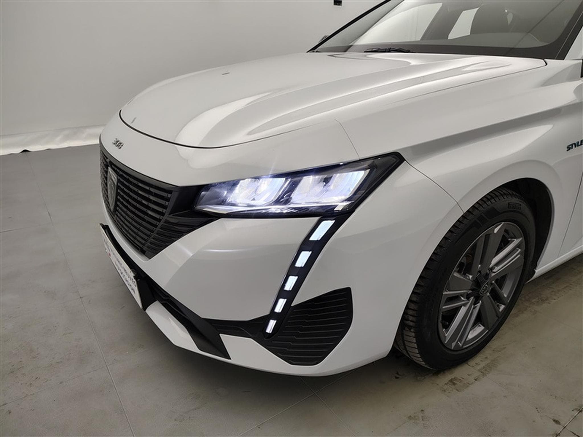 Peugeot 308 1.2 PureTech Style *CARPLAY/FULL LED/PDC/JA16* (2023) - Photo 15