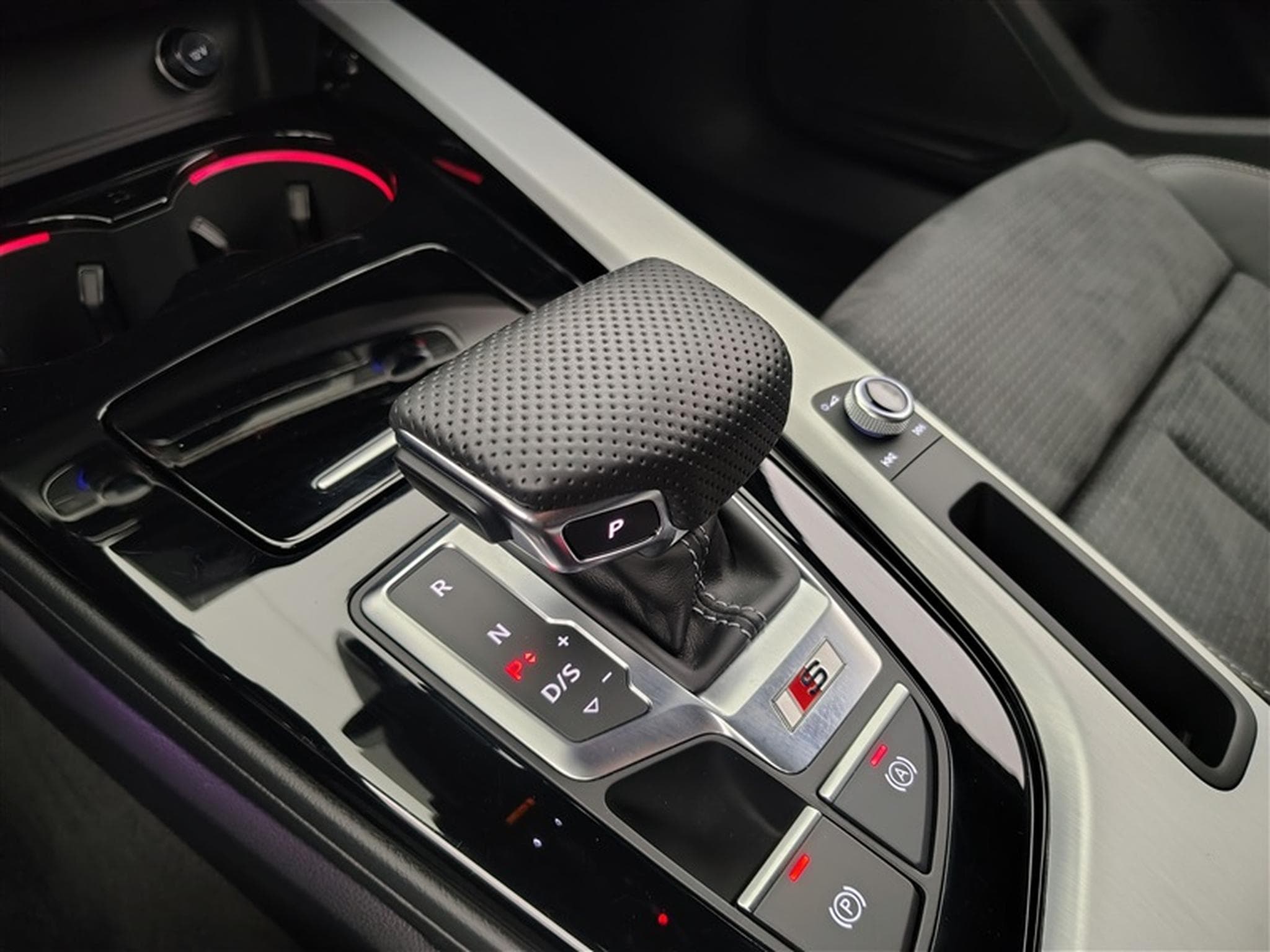 Audi A4 40 TDI QUATTRO S-Tronic S-Line (2025) - Photo 12