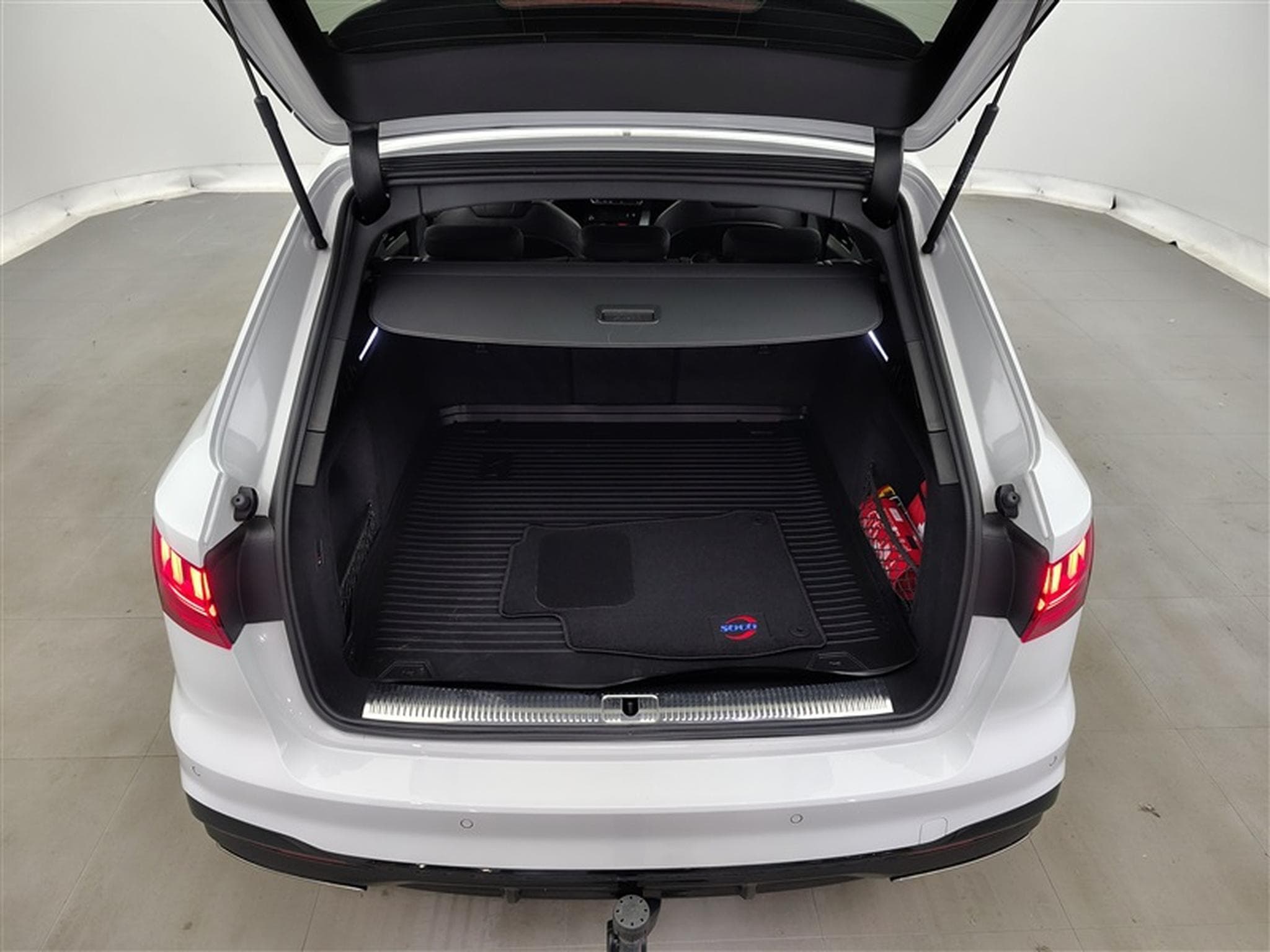 Audi A4 40 TDI QUATTRO S-Tronic S-Line (2025) - Photo 14