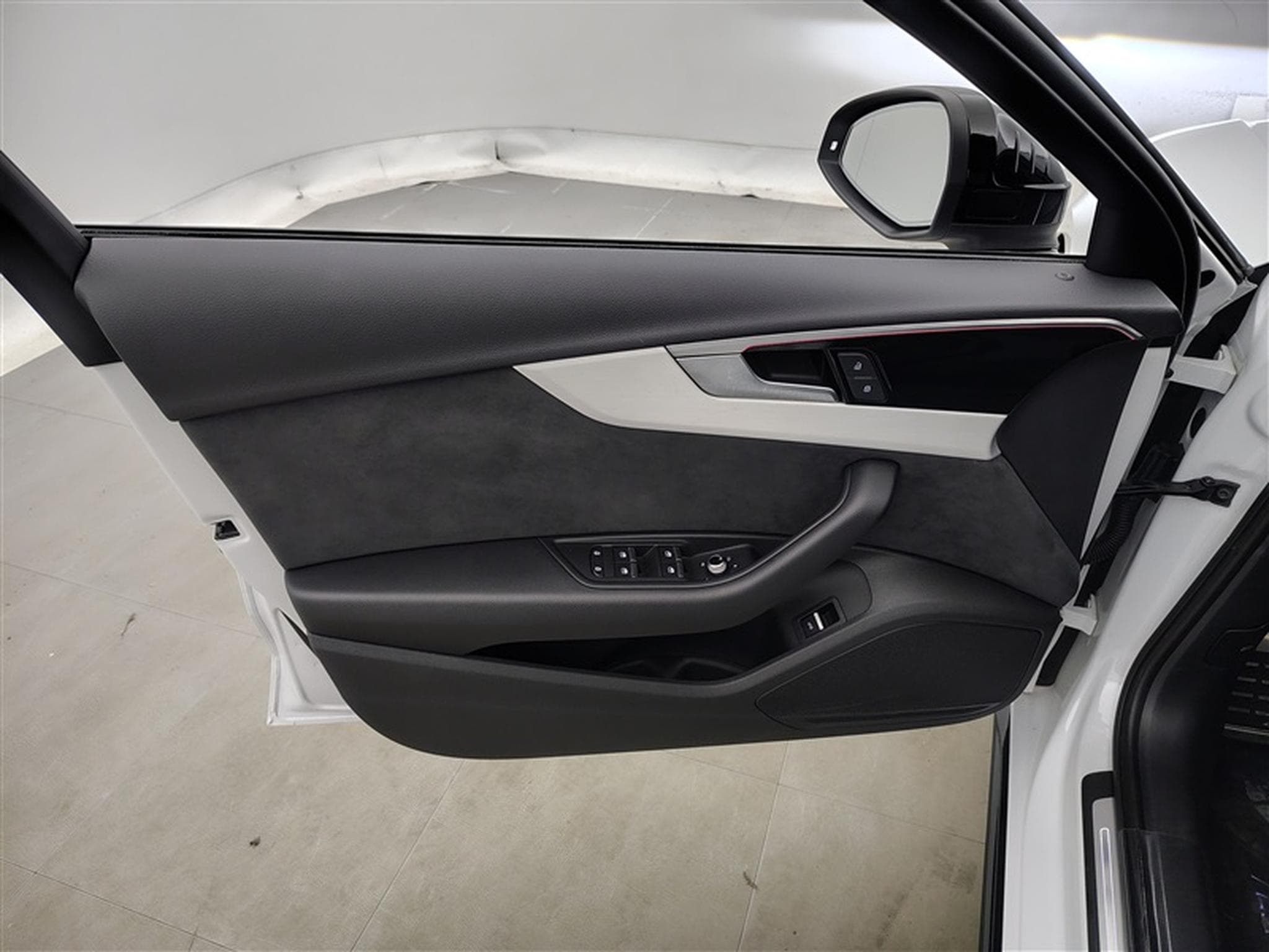 Audi A4 40 TDI QUATTRO S-Tronic S-Line (2025) - Photo 17