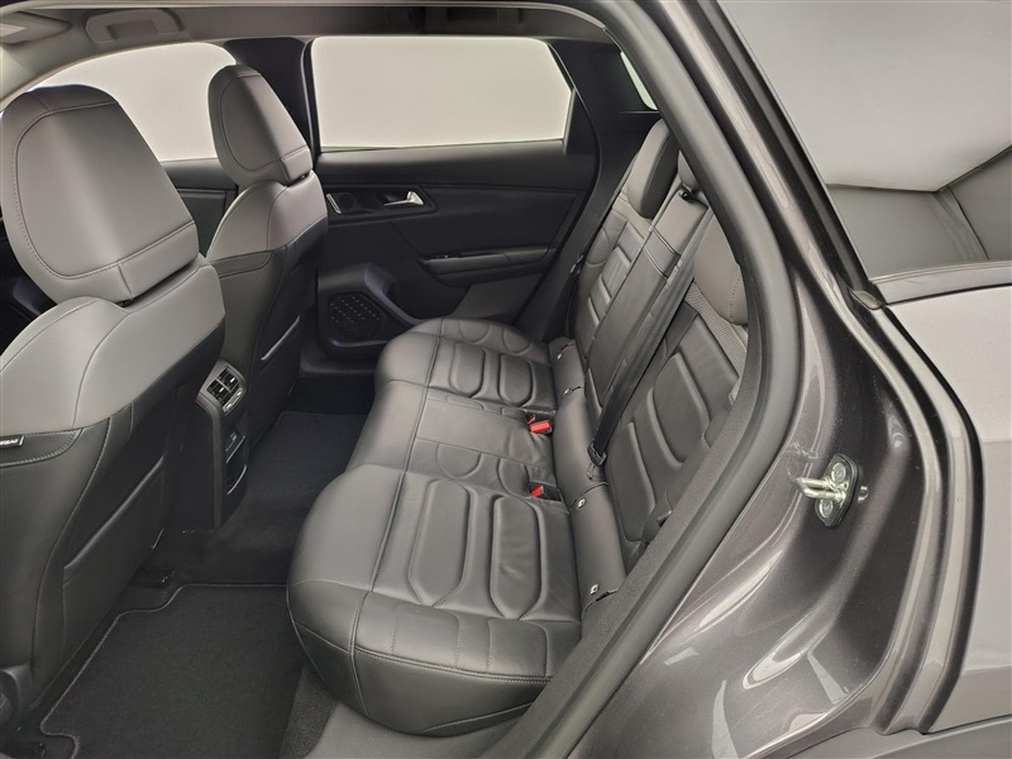 Citroen C5 X 1.2 PureTech 130cv EAT8 Plus NAVI / FULL LED / CUIR / JA 19" (2024) - Photo 13