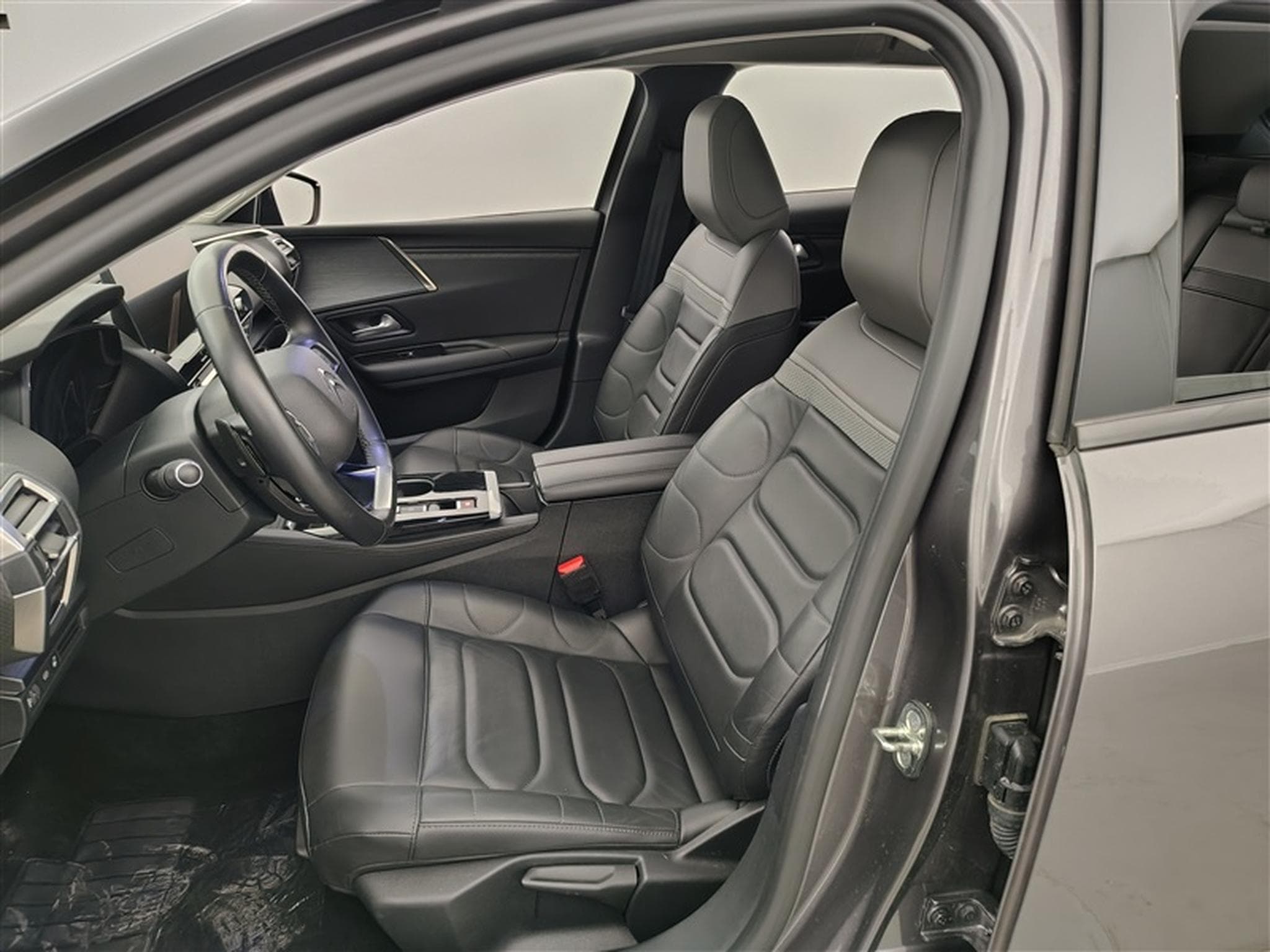 Citroen C5 X 1.2 PureTech 130cv EAT8 Plus NAVI / FULL LED / CUIR / JA 19" (2024) - Photo 7