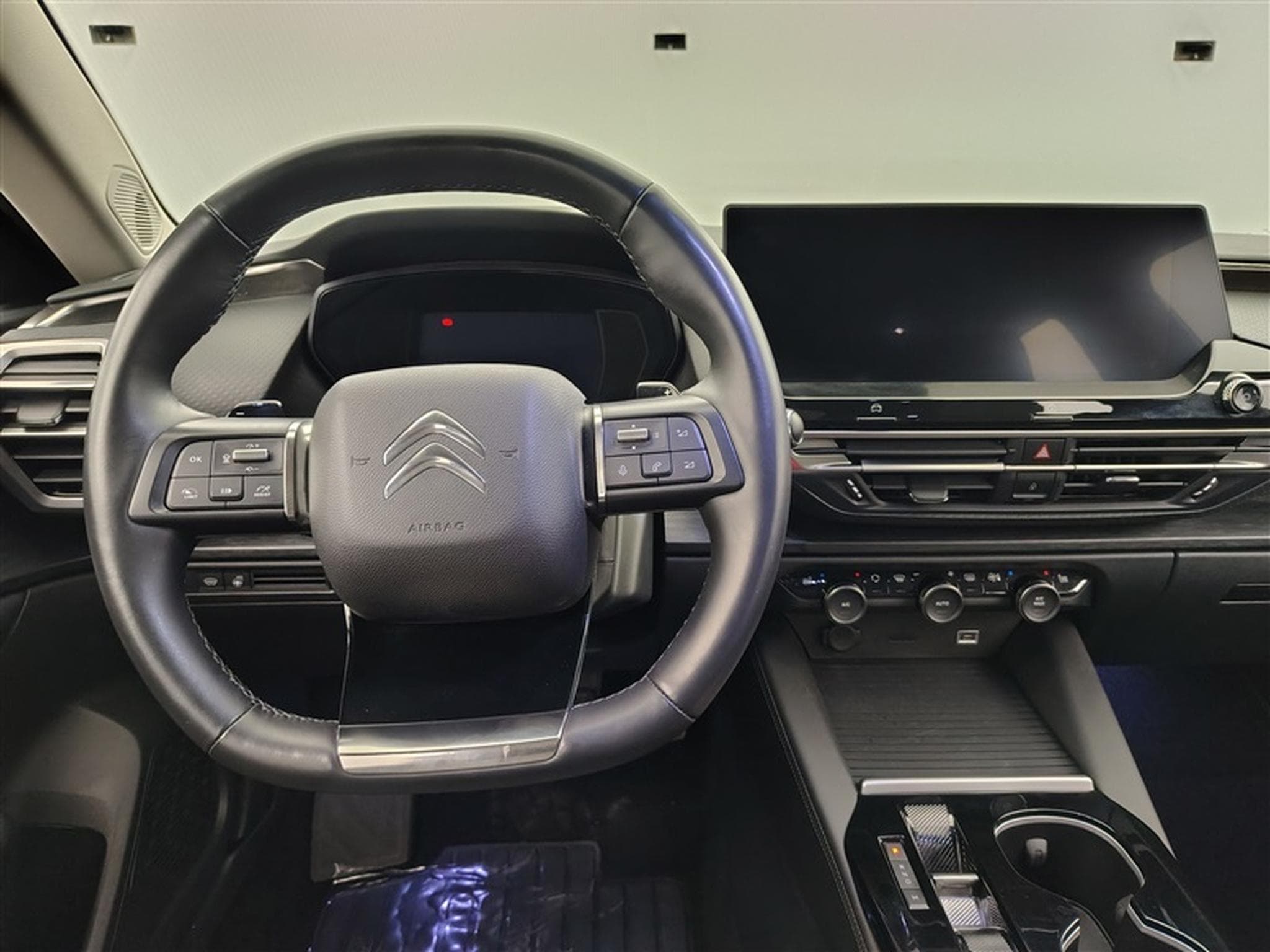 Citroen C5 X 1.2 PureTech 130cv EAT8 Plus NAVI / FULL LED / CUIR / JA 19" (2024) - Photo 9