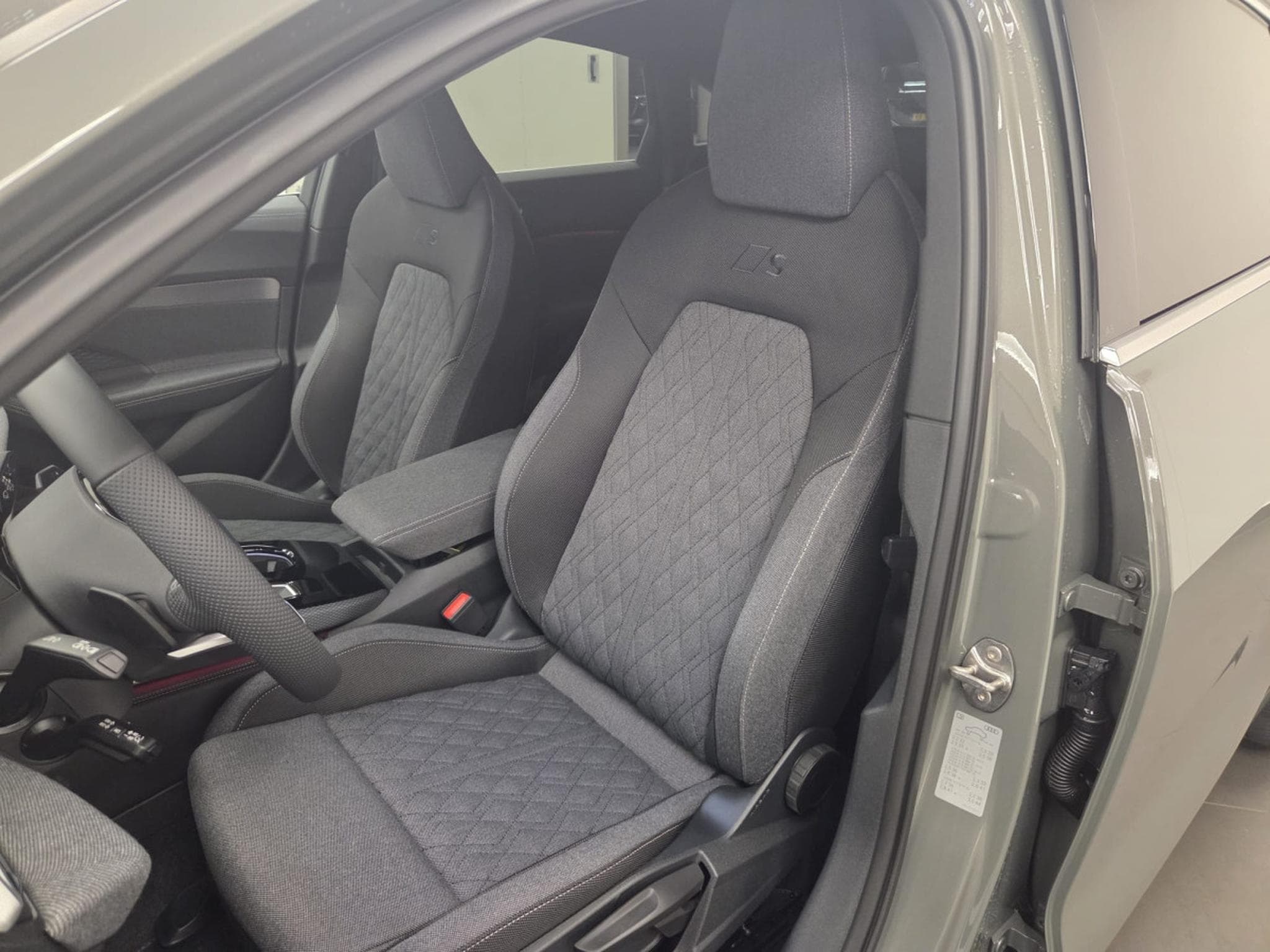 Audi A5 Berline S line TFSI 150ch / 110kW S tronic (2026) - Photo 2