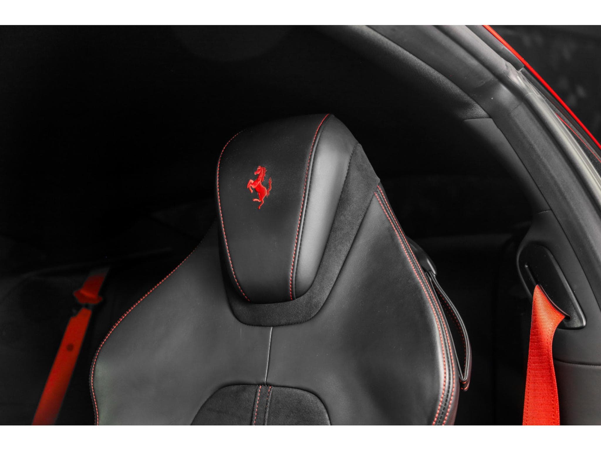 Ferrari Roma V8 - ROSSO CORSA (2022) - Photo 26
