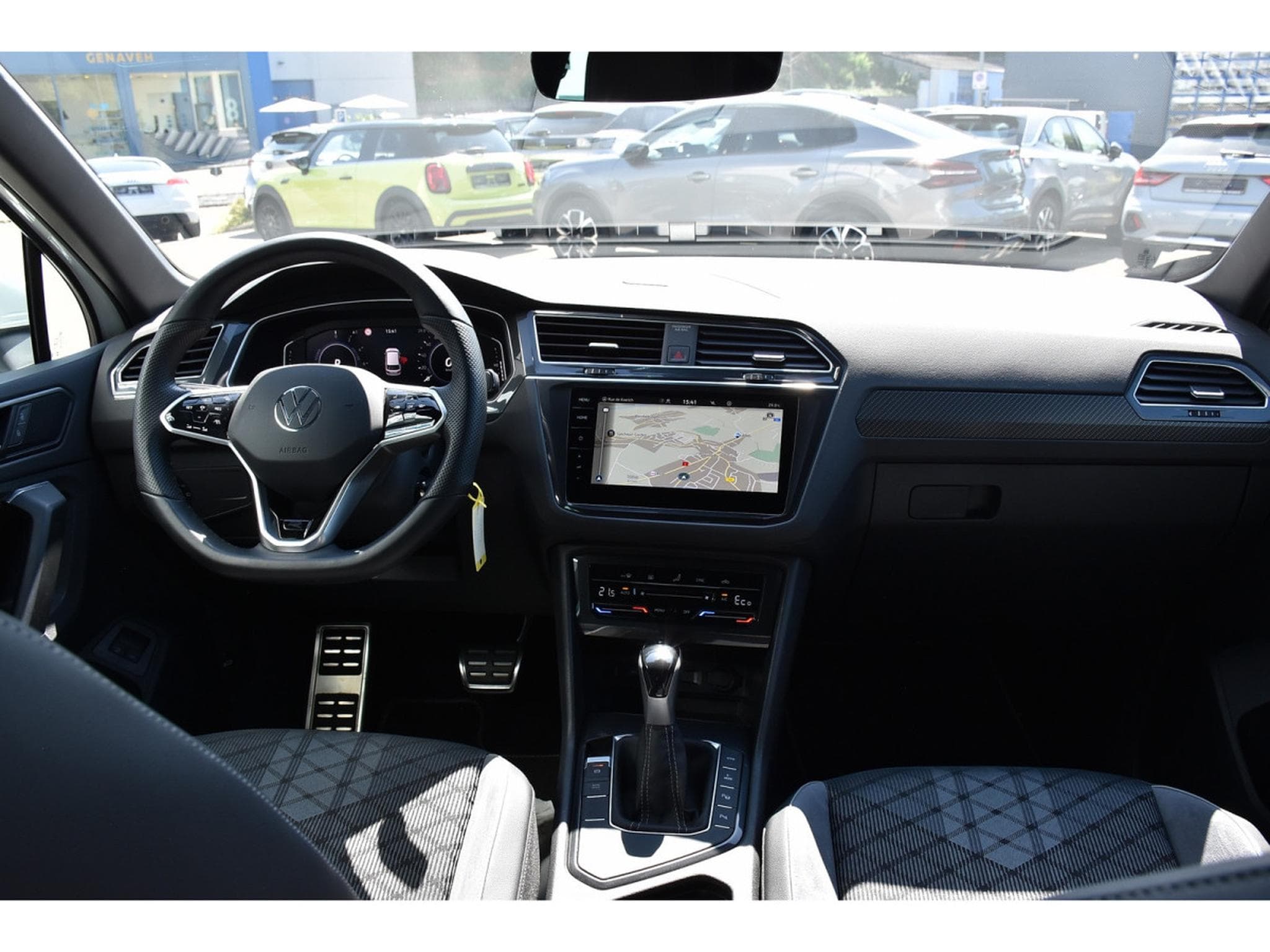 VW Tiguan 1.4 TSI eHybrid R-Line DSG ACC TRAVEL SIDE PARK CAM 1° MAIN (2023) - Photo 10