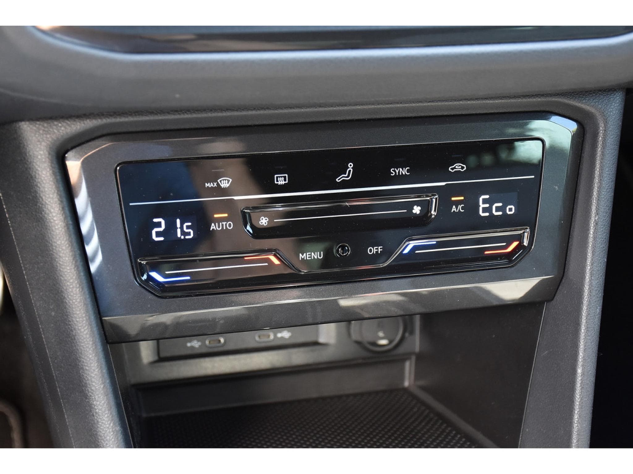 VW Tiguan 1.4 TSI eHybrid R-Line DSG ACC TRAVEL SIDE PARK CAM 1° MAIN (2023) - Photo 18