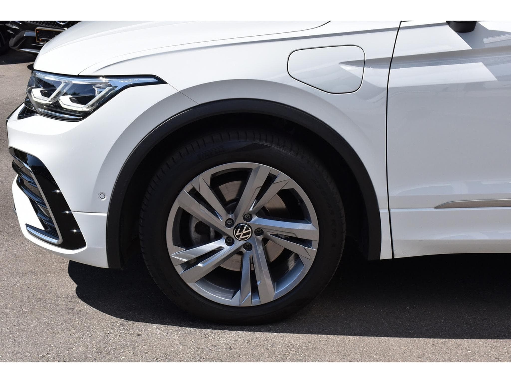 VW Tiguan 1.4 TSI eHybrid R-Line DSG ACC TRAVEL SIDE PARK CAM 1° MAIN (2023) - Photo 5