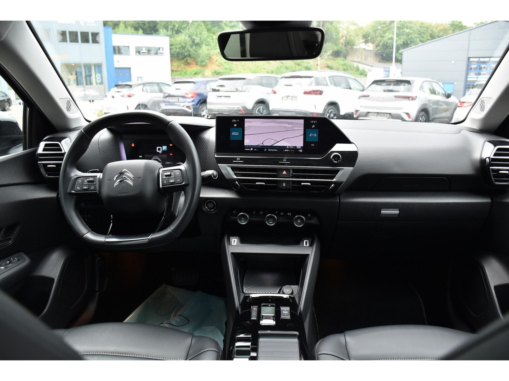 Citroën C4 1.2 PureTech 130 Shine EAT8 CUIR PANO HUD CAM360 1° MAIN (2022) - Photo 10