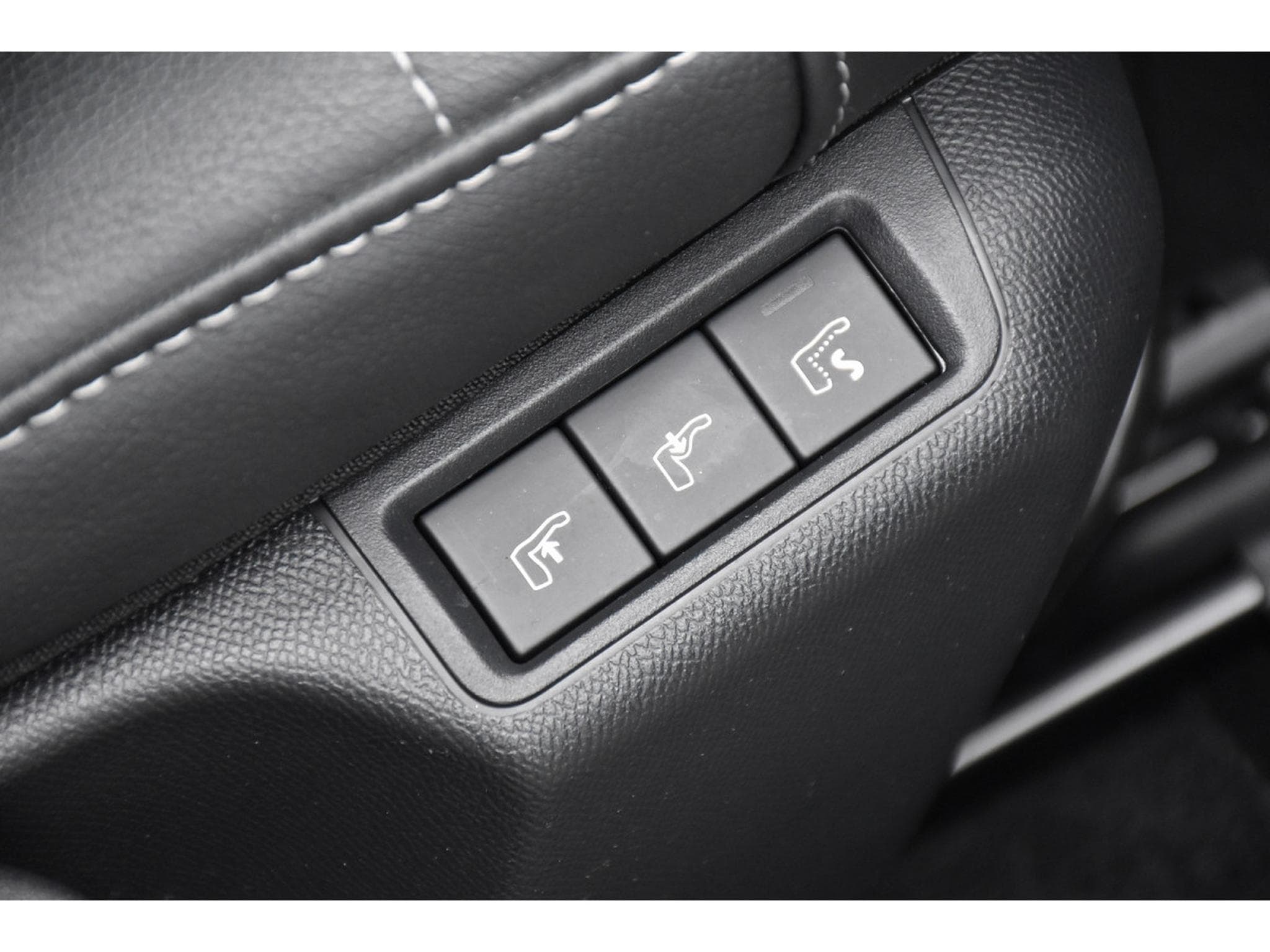 Citroën C4 1.2 PureTech 130 Shine EAT8 CUIR PANO HUD CAM360 1° MAIN (2022) - Photo 21