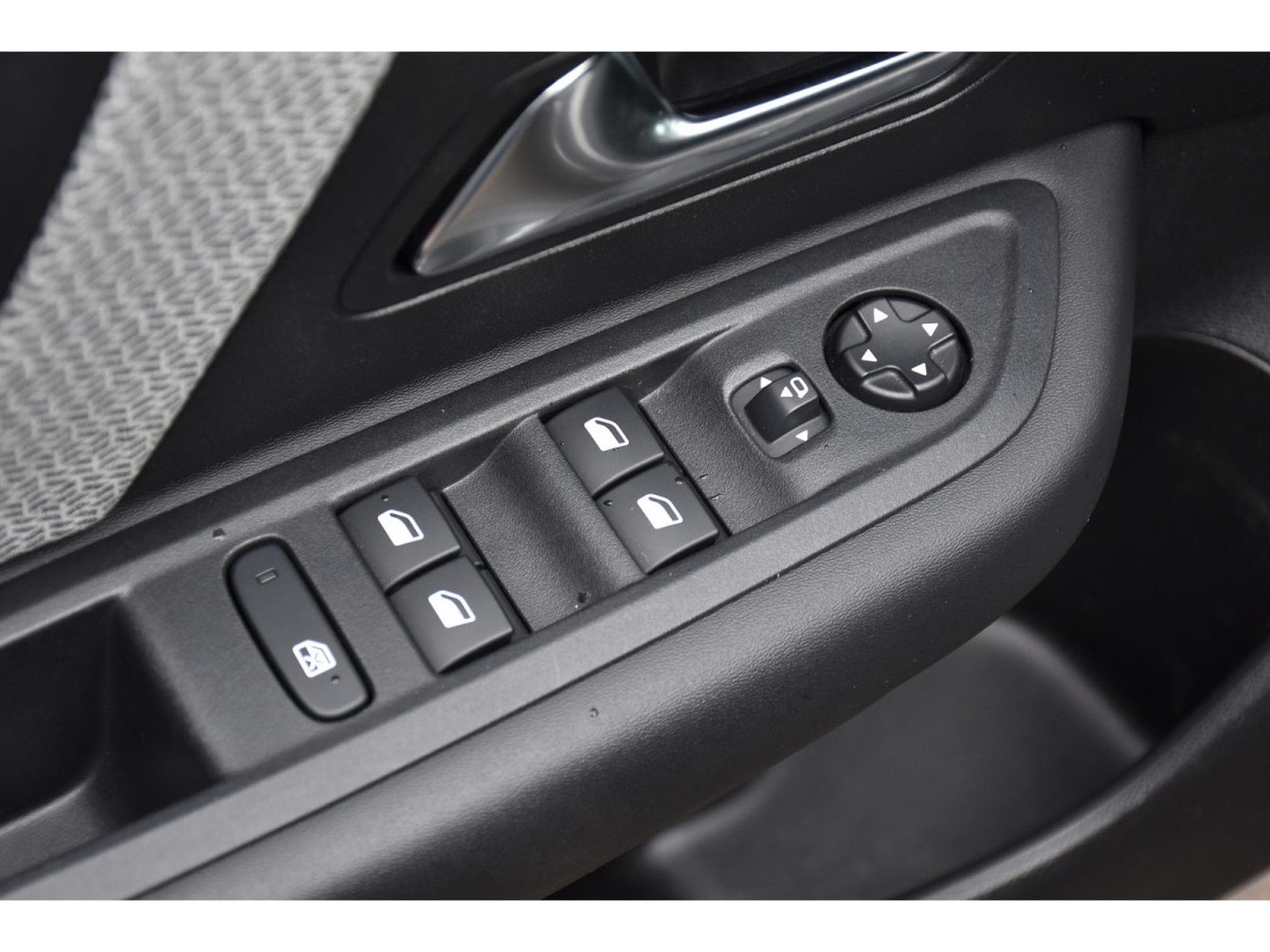 Citroën C4 1.2 PureTech 130 Shine EAT8 CUIR PANO HUD CAM360 1° MAIN (2022) - Photo 22