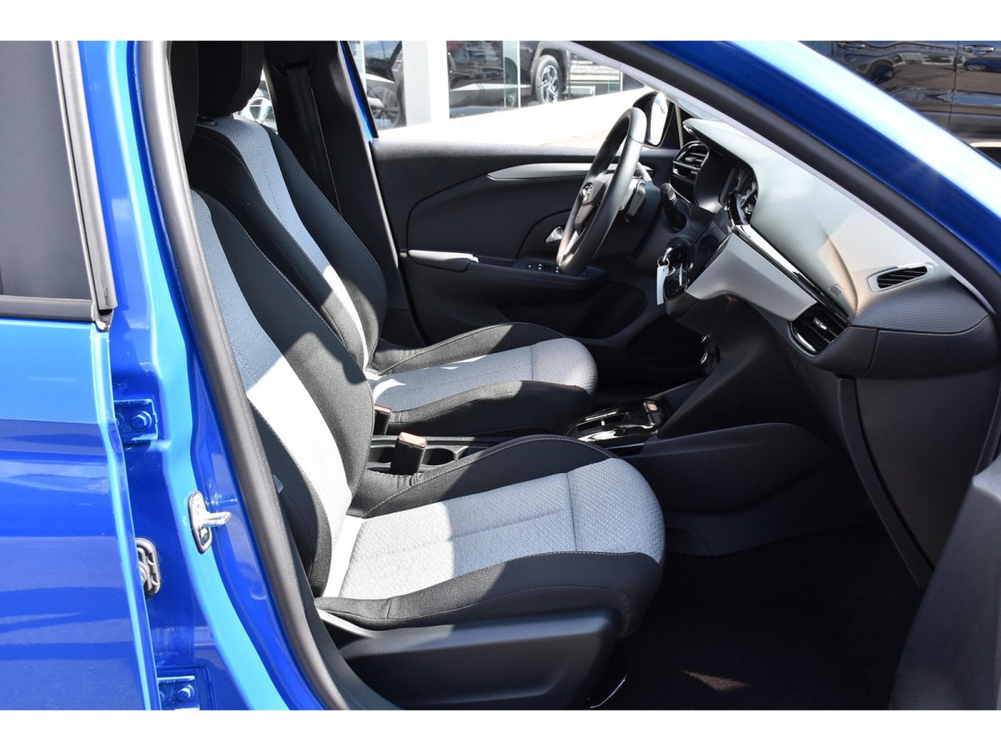 Opel Corsa 1.2 Turbo Edition AT8 REGUL LANE SIDE CAM 1° MAIN (2025) - Photo 6