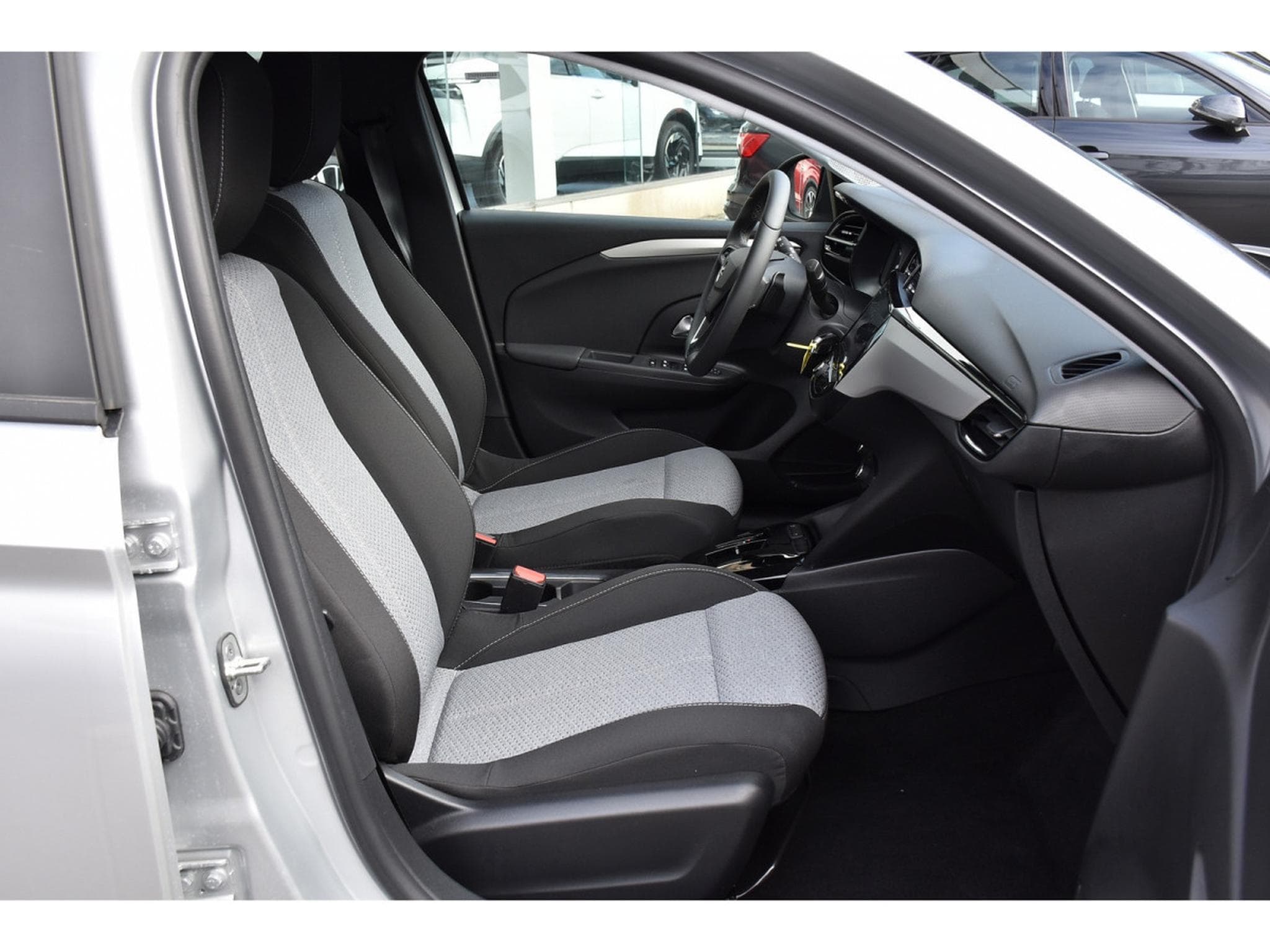 Opel Corsa 1.2 Turbo Edition AT8 REGUL LANE SIDE CAM 1° MAIN (2025) - Photo 6
