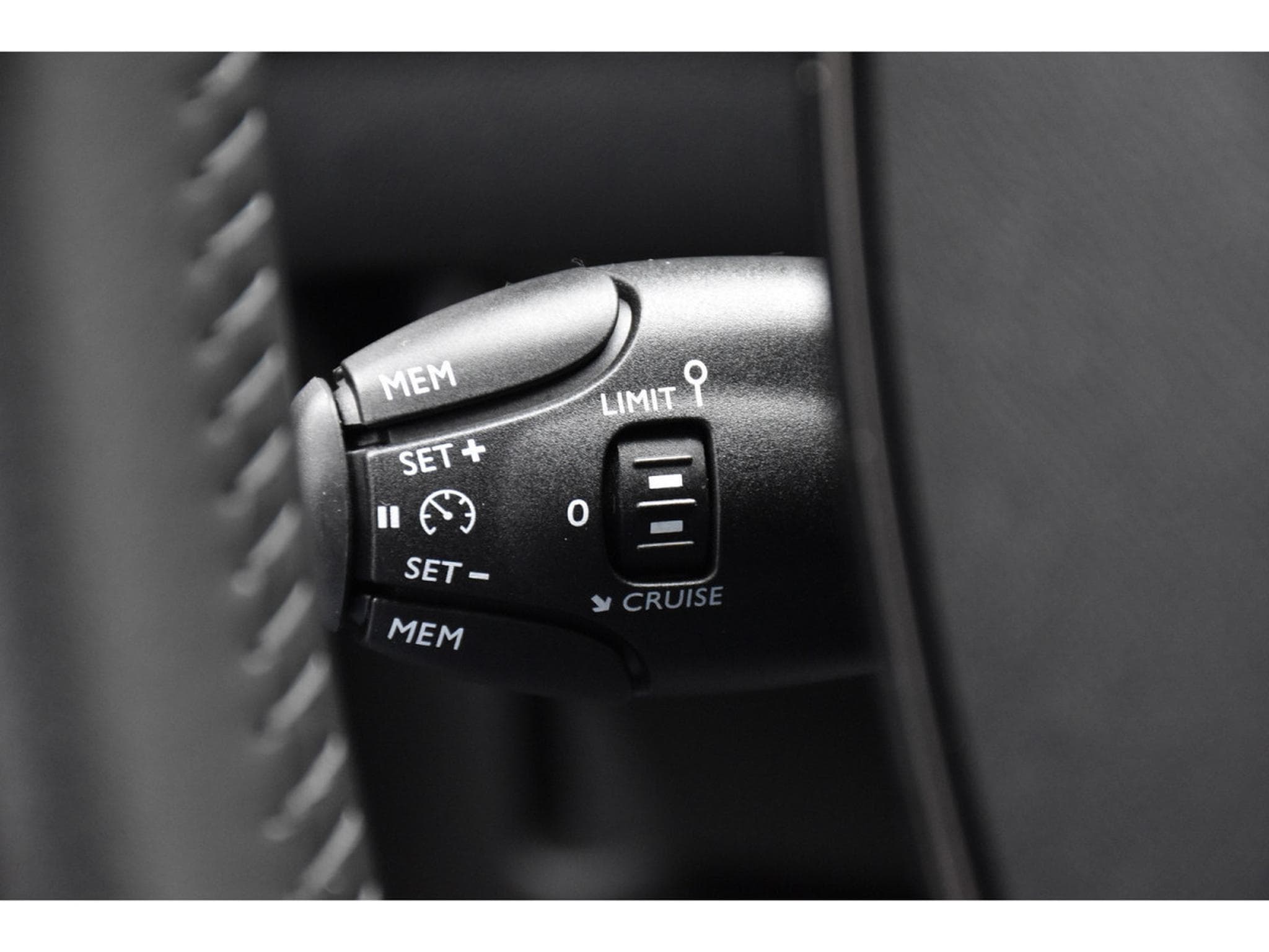 Peugeot 2008 1.2 PureTech Style REGUL SMARTPHONE LANE PDC 1° MAIN (2025) - Photo 15