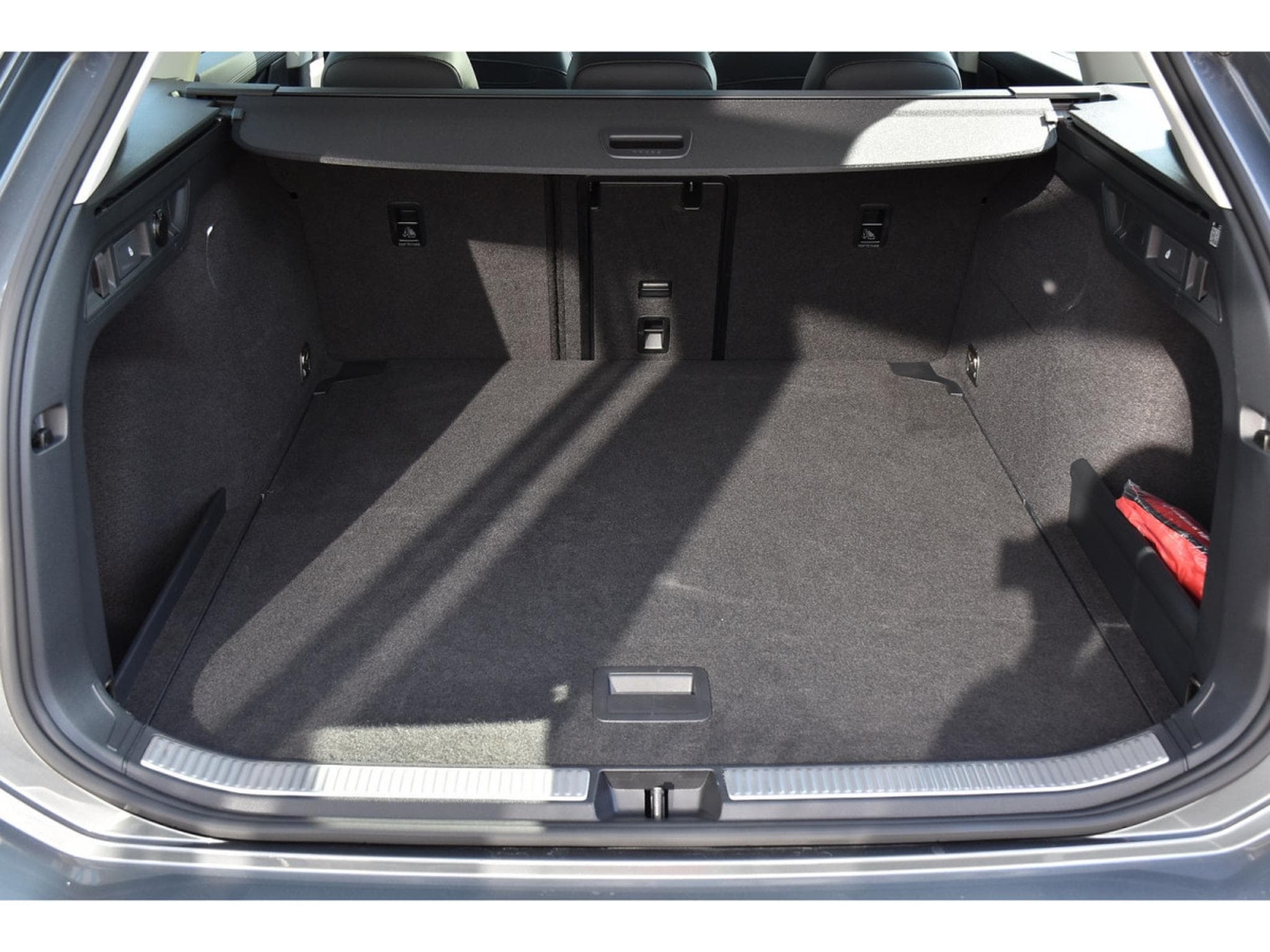 VW Passat 2.0 TDI Business DSG PANO TRAVEL CAM360 1° MAIN (2025) - Photo 24