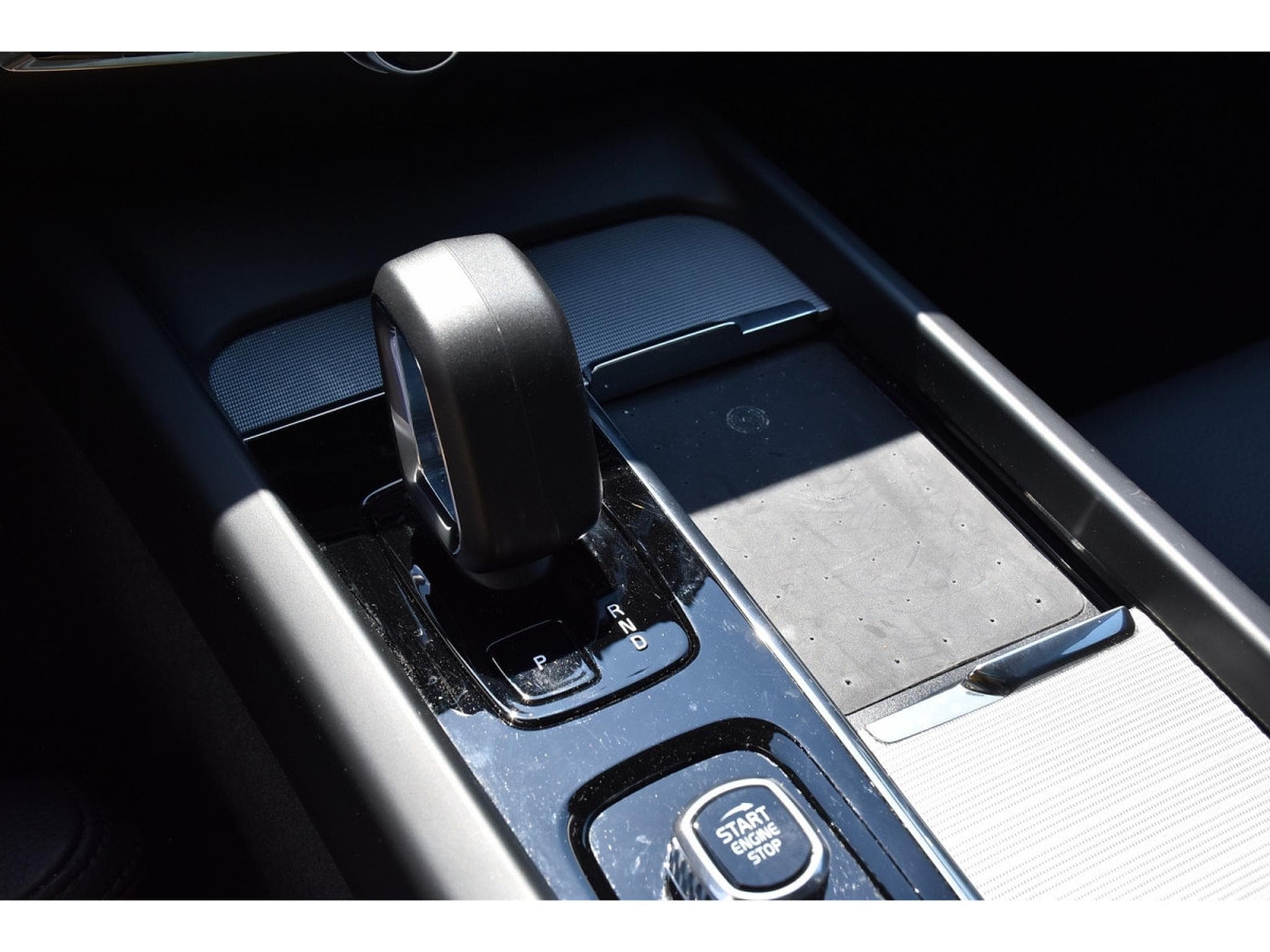 Volvo V60 2.0 B4 Plus Dark Geartronic PANO CUIR MEMO CAM360 HARMAN 1°M (2025) - Photo 18