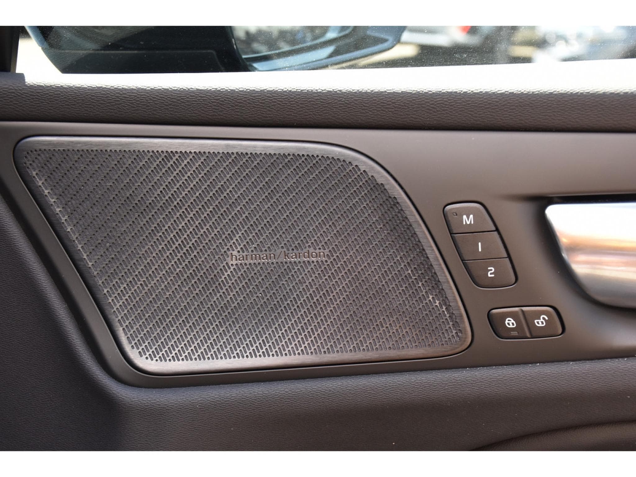 Volvo V60 2.0 B4 Plus Dark Geartronic PANO CUIR MEMO CAM360 HARMAN 1°M (2025) - Photo 20