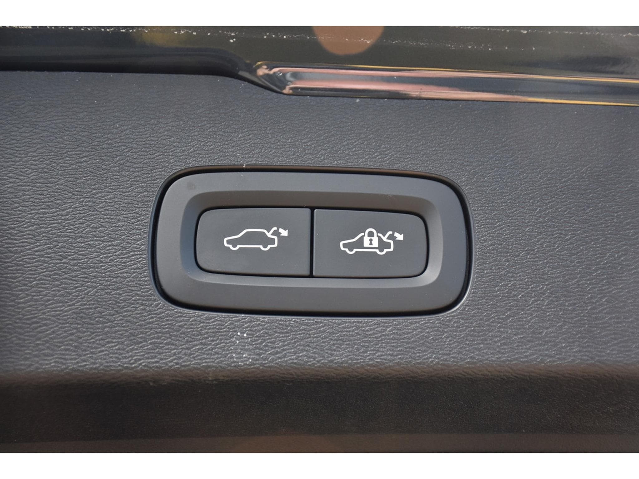 Volvo V60 2.0 B4 Plus Dark Geartronic PANO CUIR MEMO CAM360 HARMAN 1°M (2025) - Photo 22
