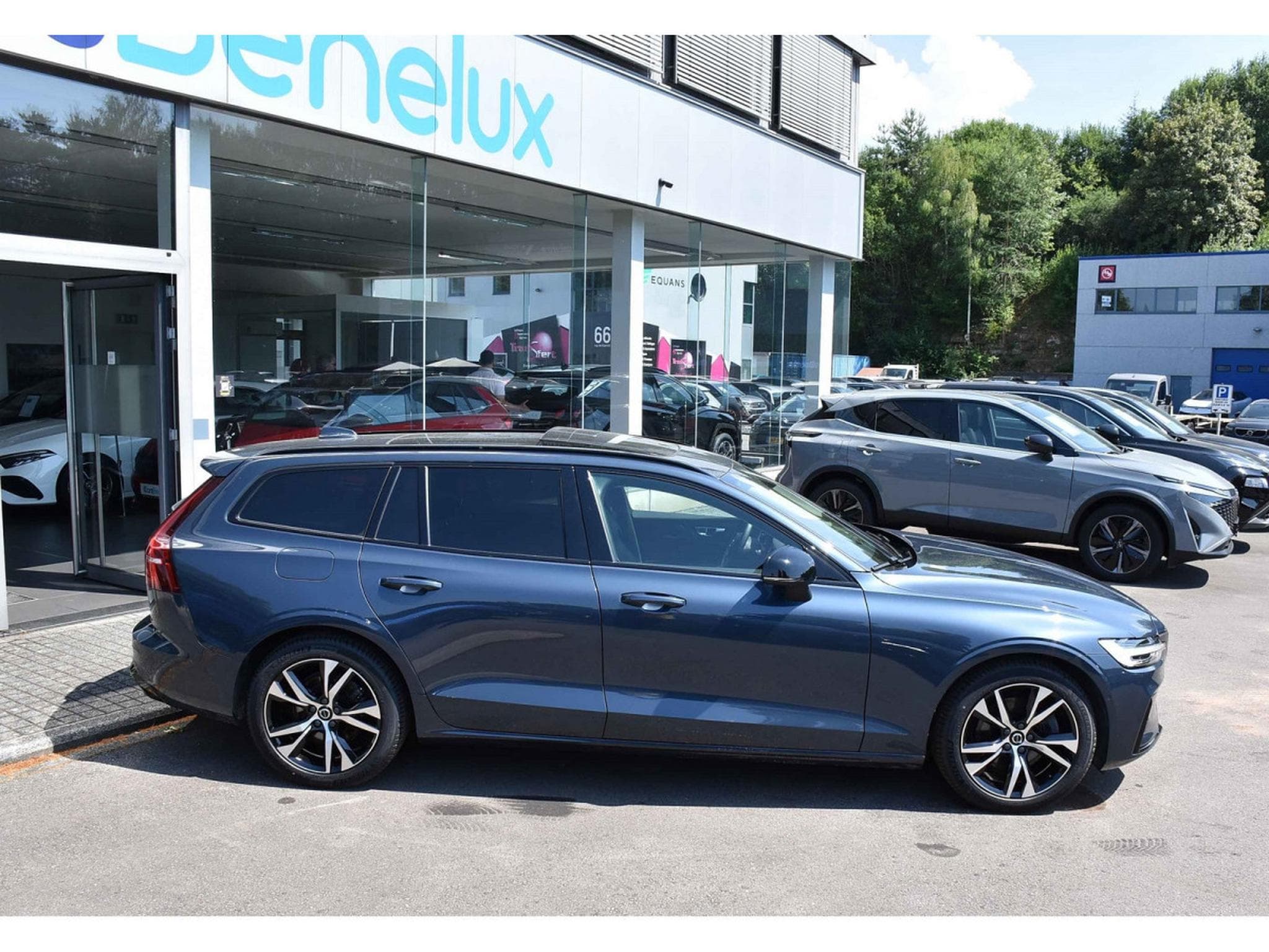 Volvo V60 2.0 B4 Plus Dark Geartronic PANO CUIR MEMO CAM360 HARMAN 1°M (2025) - Photo 3