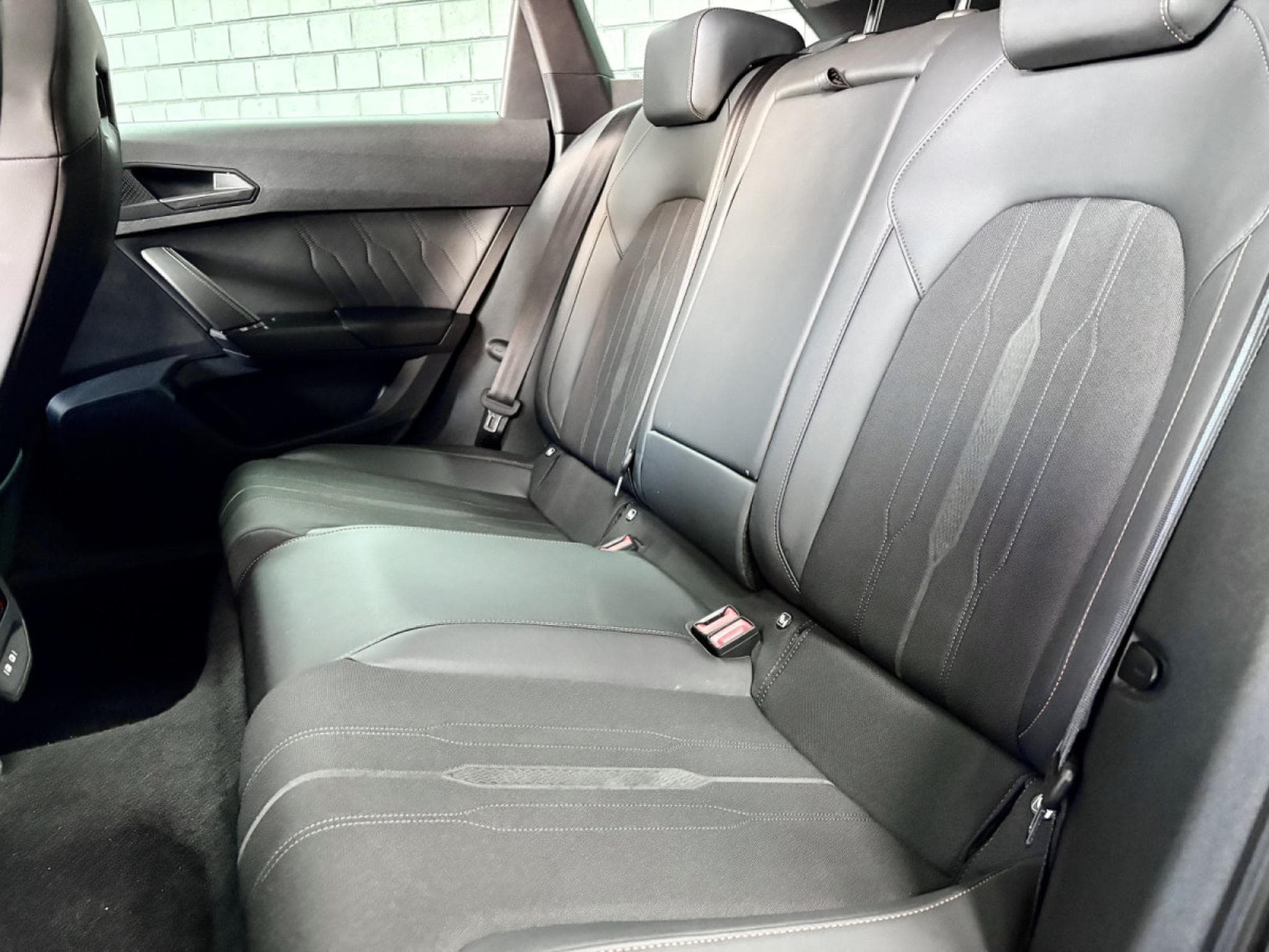 Cupra Leon ST VZ 2.0 TSI 300CV *PANO* *VSS* CAM* *BEATS* (2024) - Photo 11