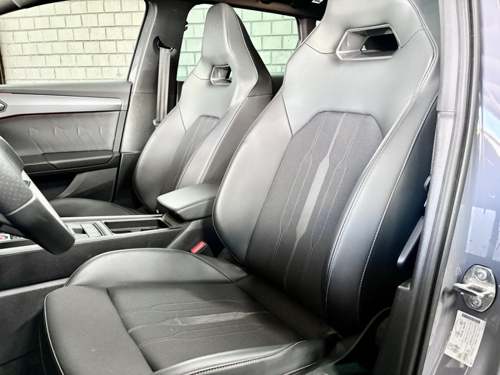 Cupra Leon ST VZ 2.0 TSI 300CV *PANO* *VSS* CAM* *BEATS* (2024) - Photo 7