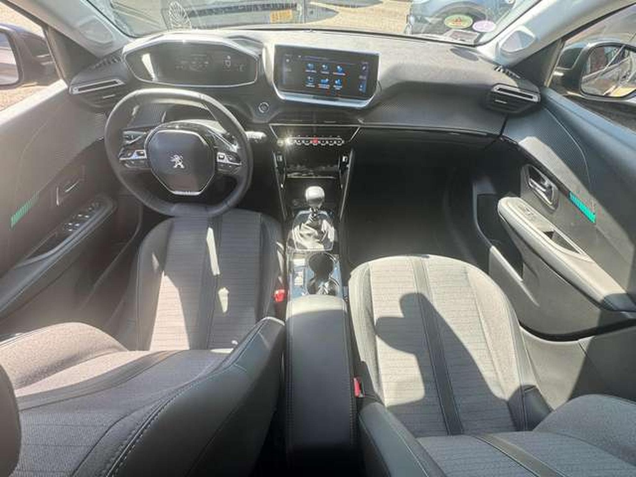 Peugeot 208 208 Allure Pack // jusqu'à 36mois de garantie (2023) - Photo 11
