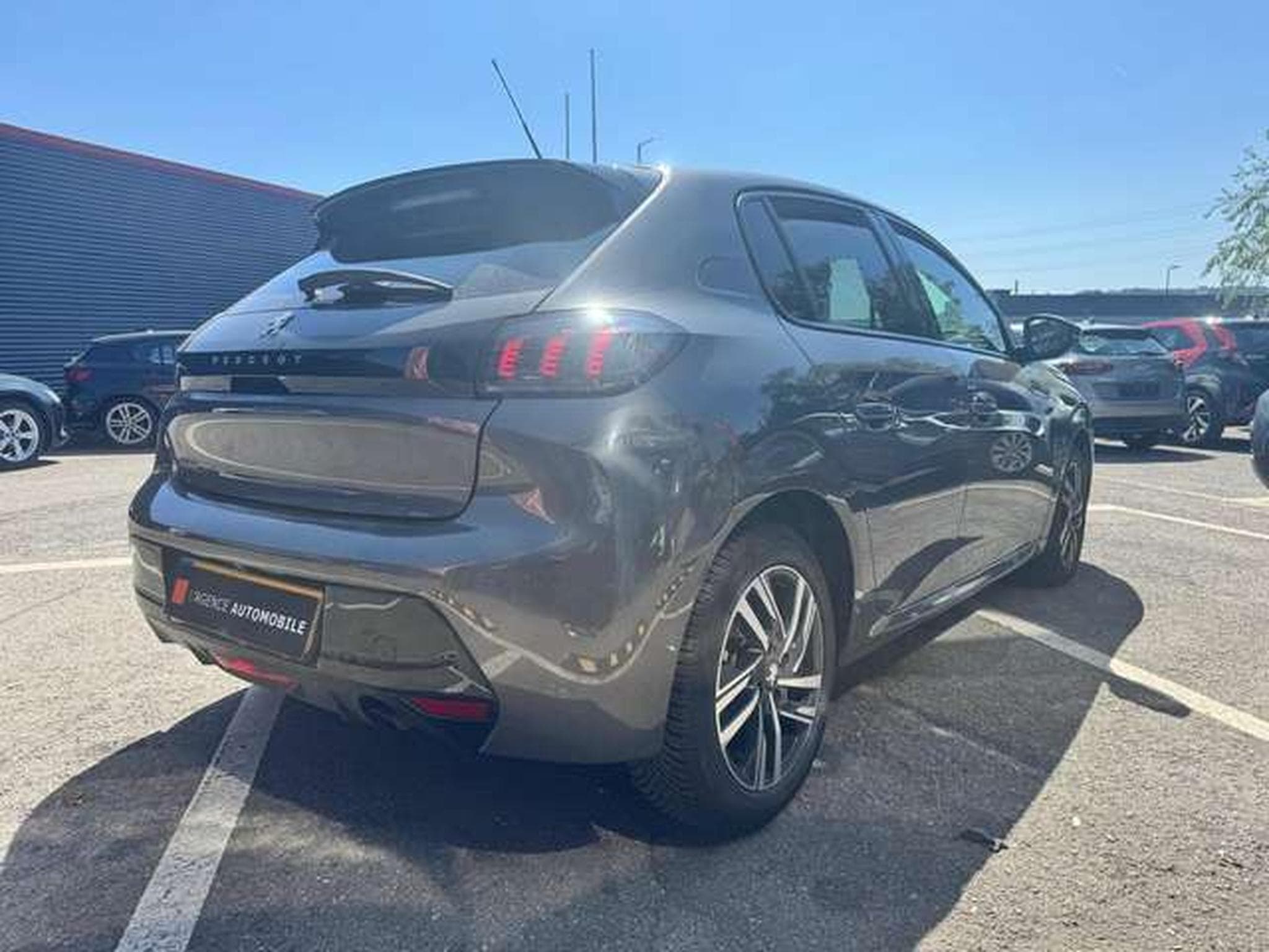 Peugeot 208 208 Allure Pack // jusqu'à 36mois de garantie (2023) - Photo 5