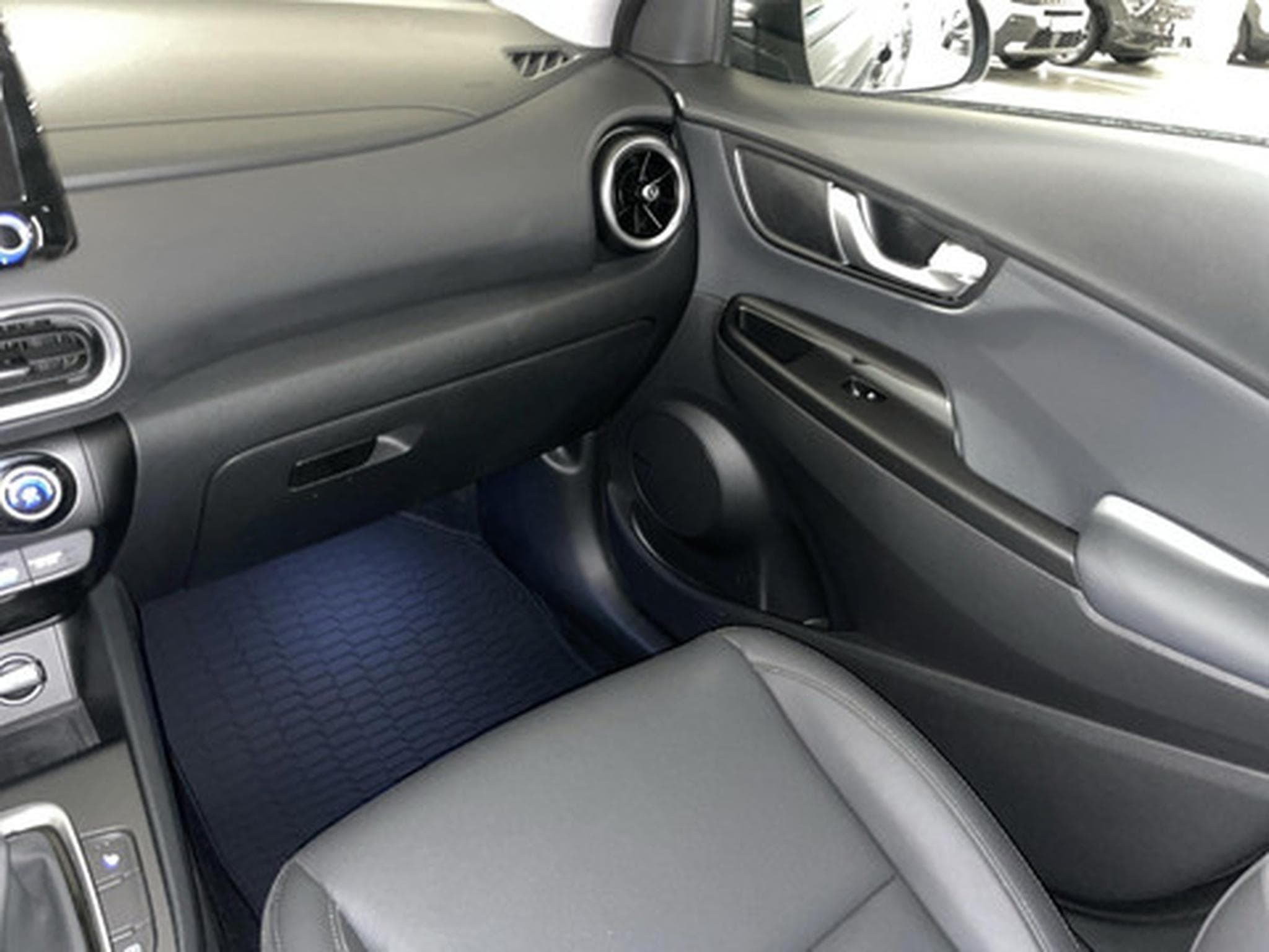 Hyundai Kona 1.6 GDi Hybrid Shine 6-DCT (2023) - Photo 9