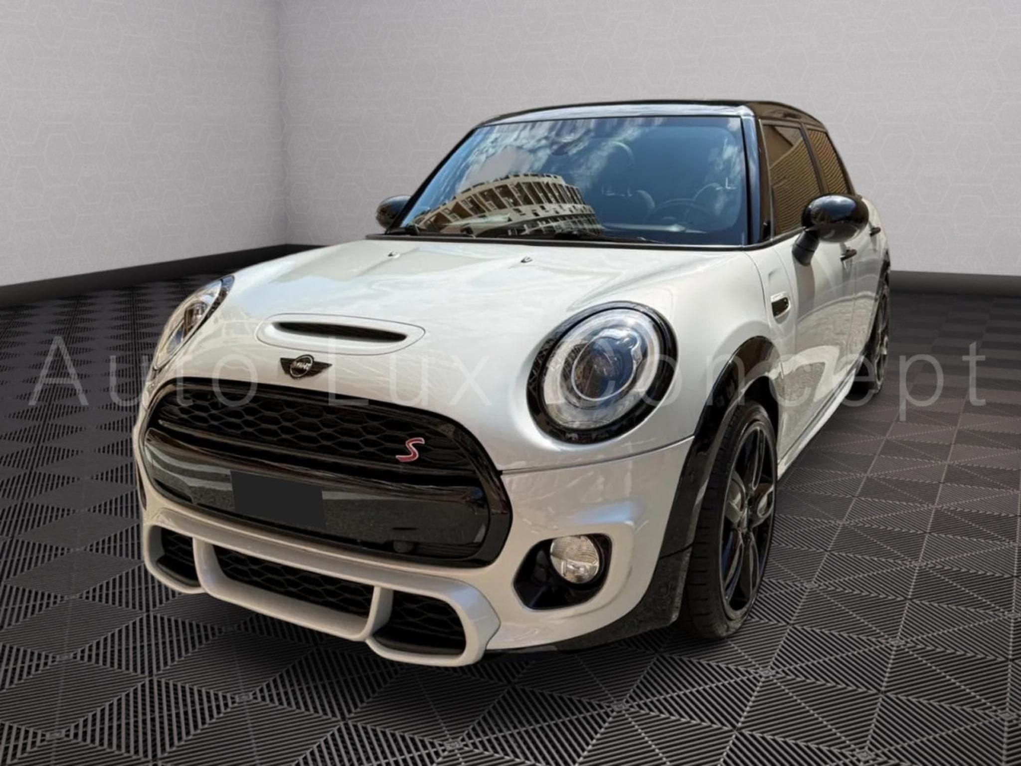 Mini Cooper S 5 portes (2016) - Photo 1