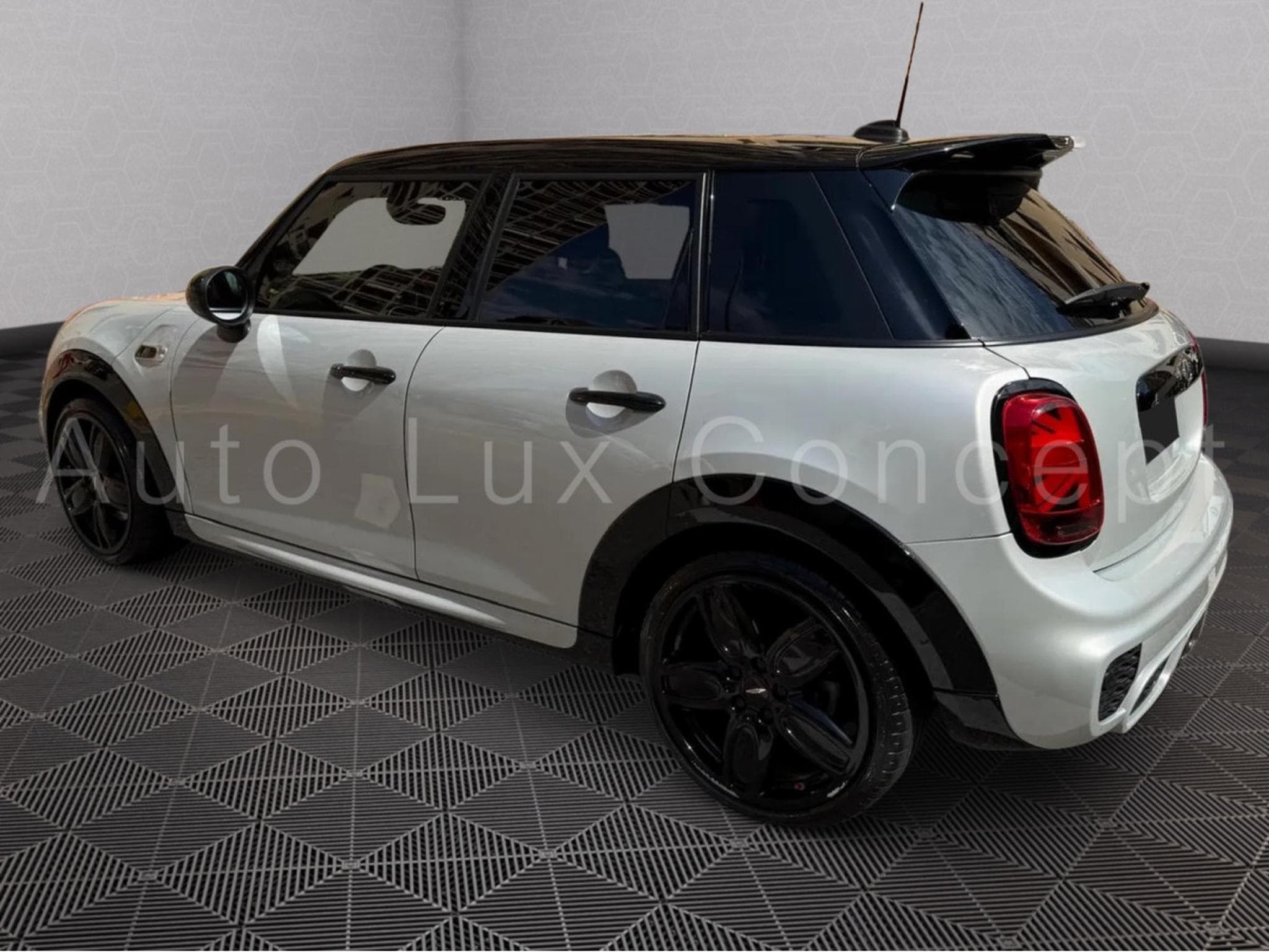 Mini Cooper S 5 portes (2016) - Photo 6