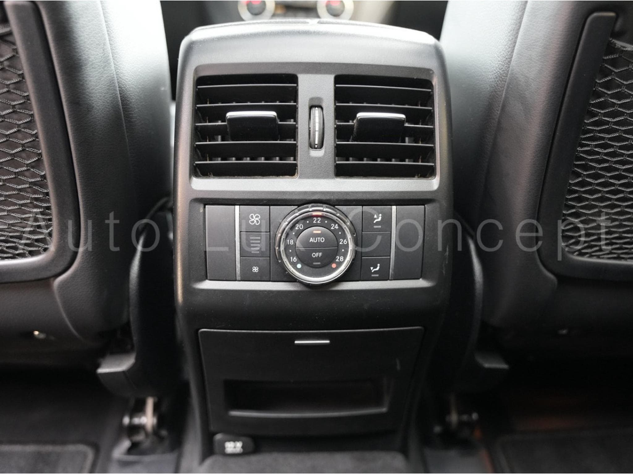 Mercedes GLS 350 d 4MATIC AMG Line (2018) - Photo 21