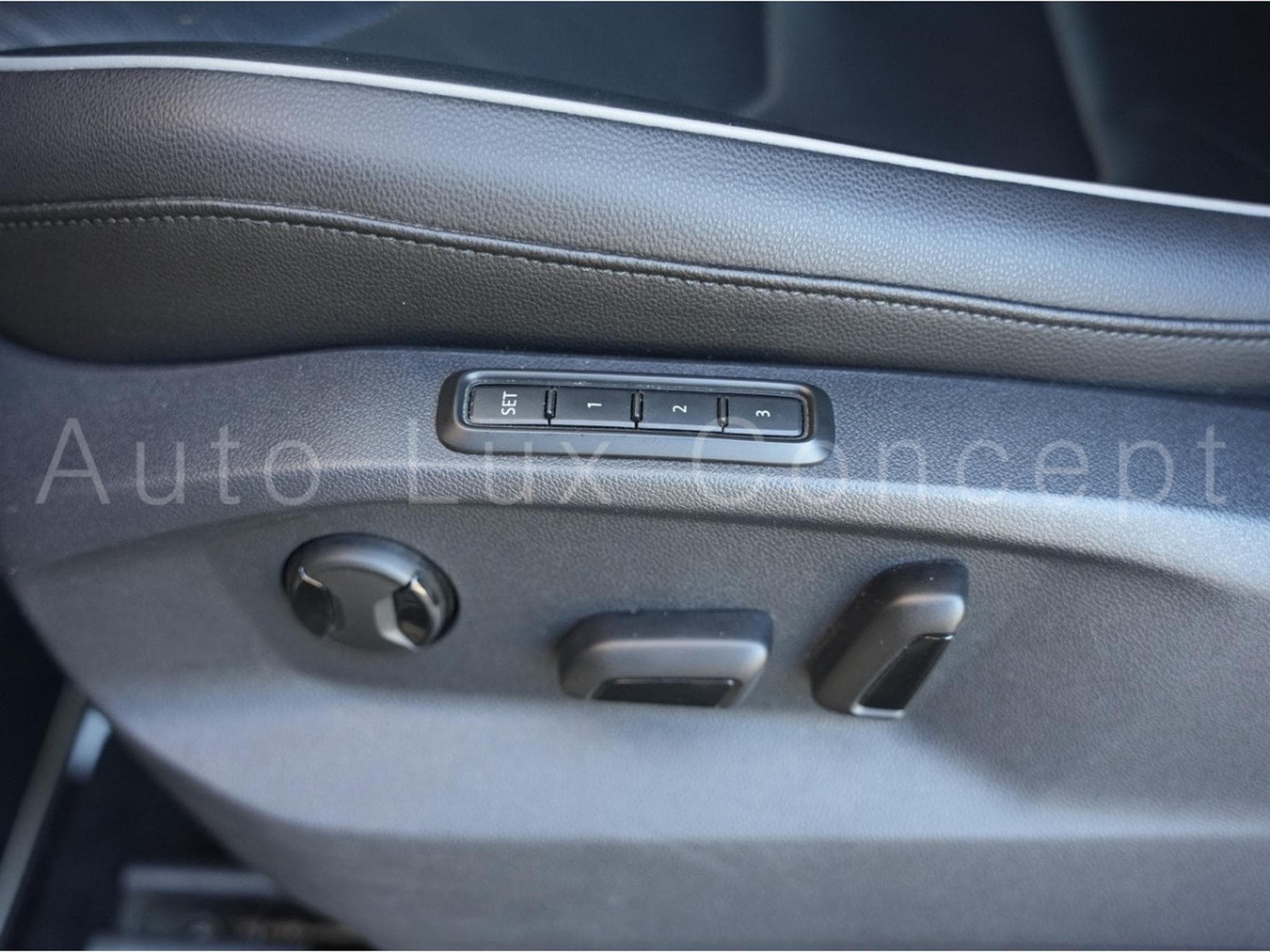 VW Tiguan 2.0 TSI 180 Carat Exclusive 4Motion DSG7 (2018) - Photo 16
