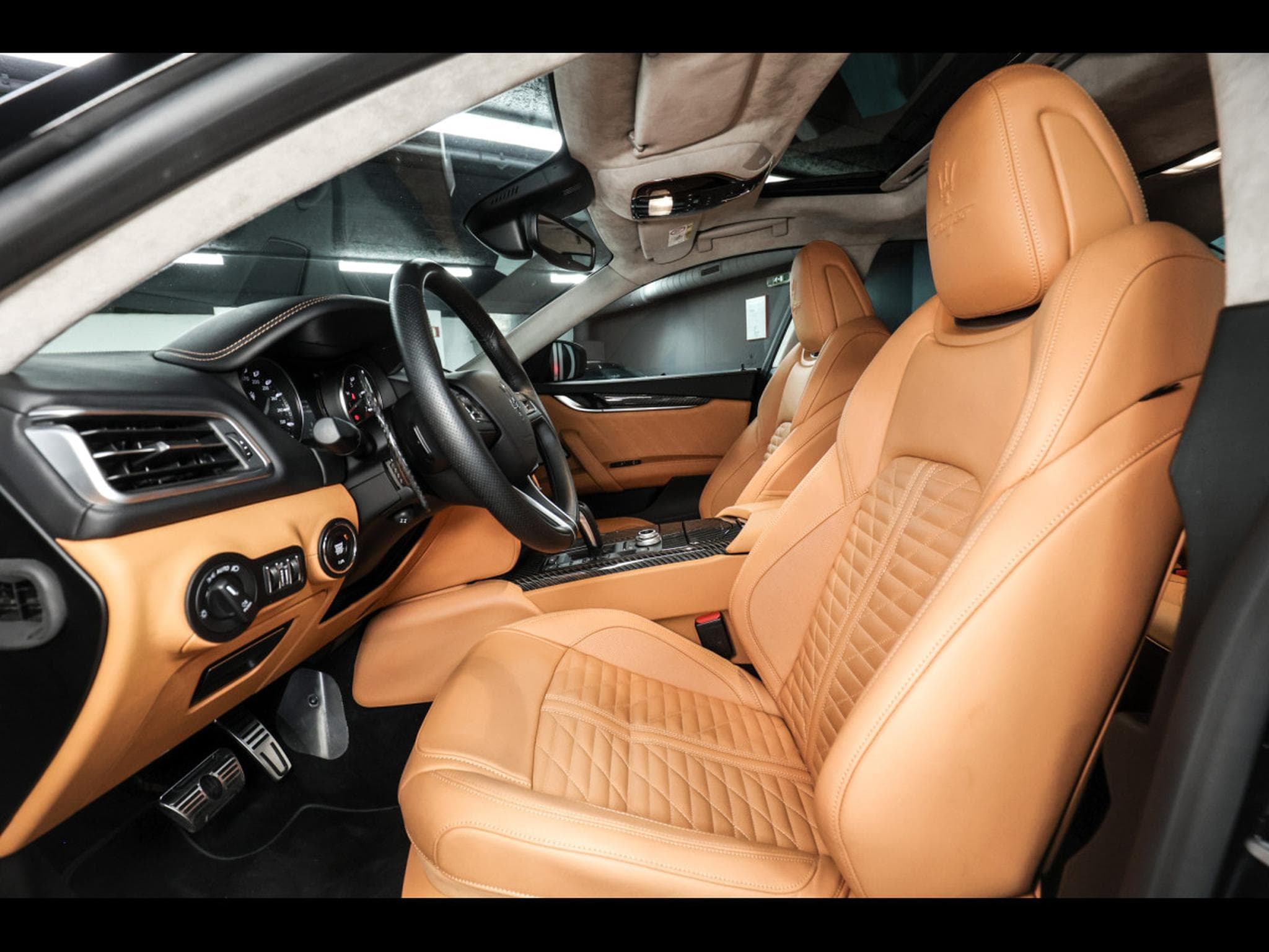 Maserati Ghibli TROFEO 3.8 V8 RWD (580 CH) – CARBON PACK INT / EXT (2023) - Photo 11