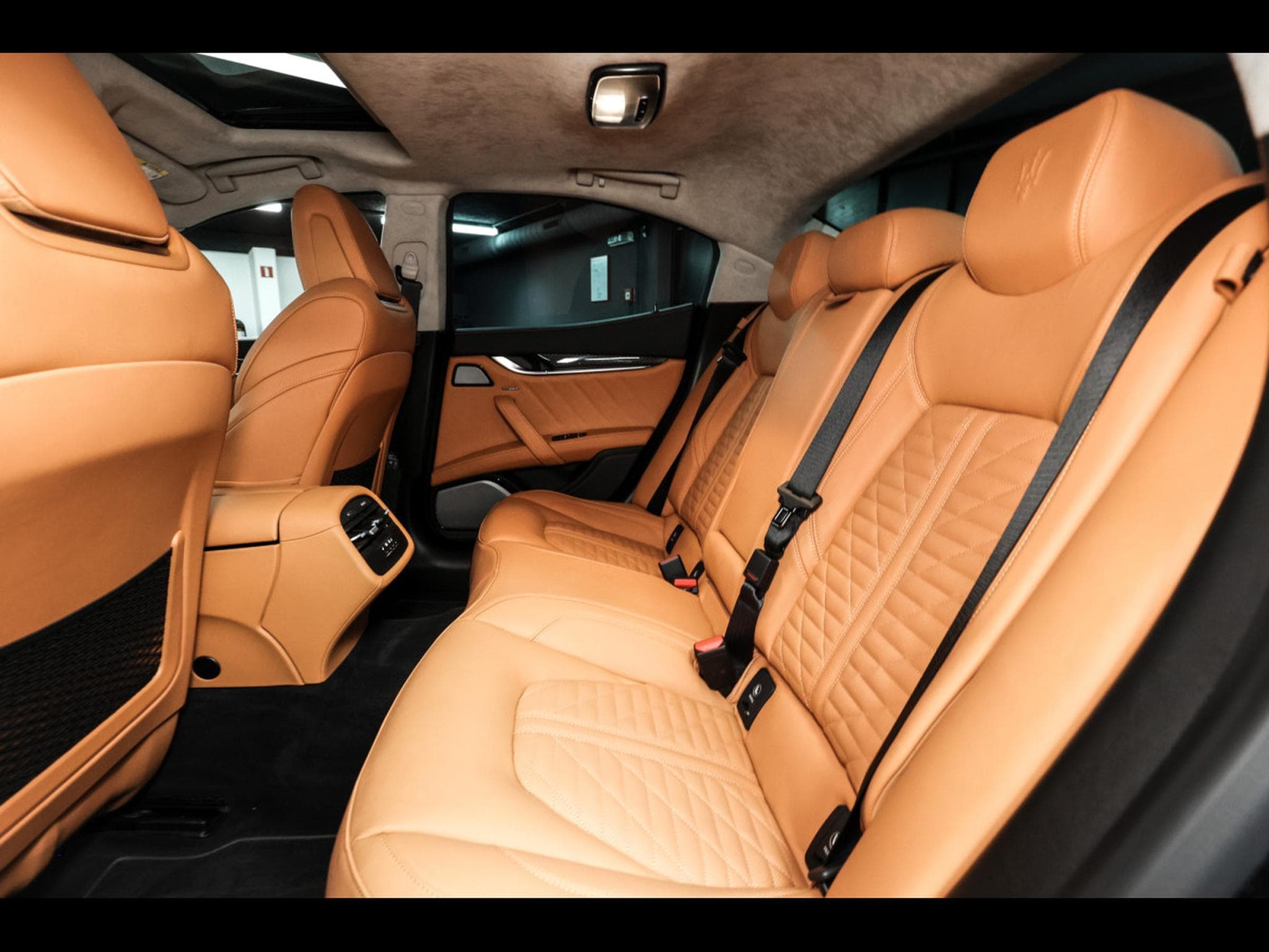 Maserati Ghibli TROFEO 3.8 V8 RWD (580 CH) – CARBON PACK INT / EXT (2023) - Photo 13