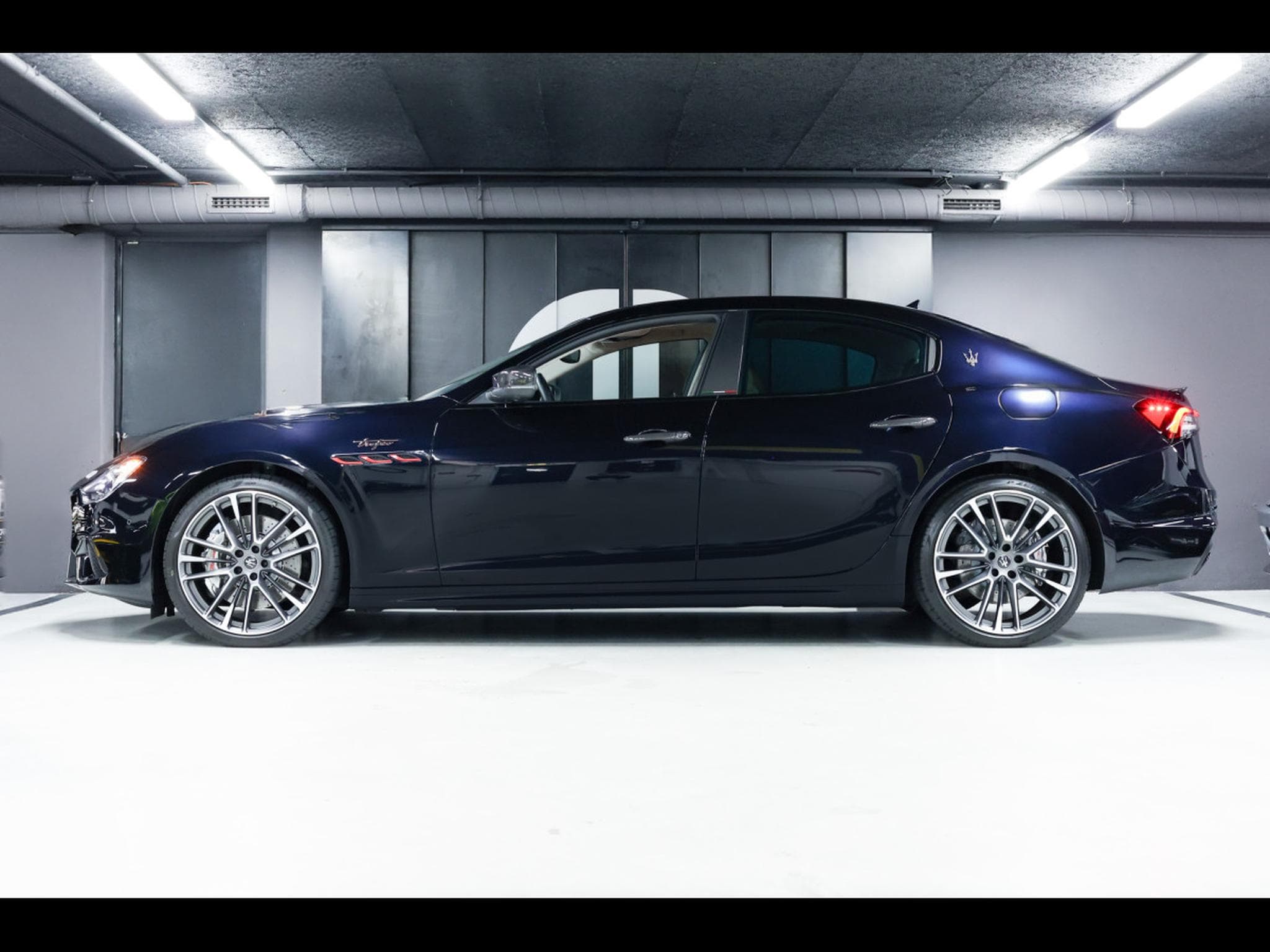 Maserati Ghibli TROFEO 3.8 V8 RWD (580 CH) – CARBON PACK INT / EXT (2023) - Photo 2