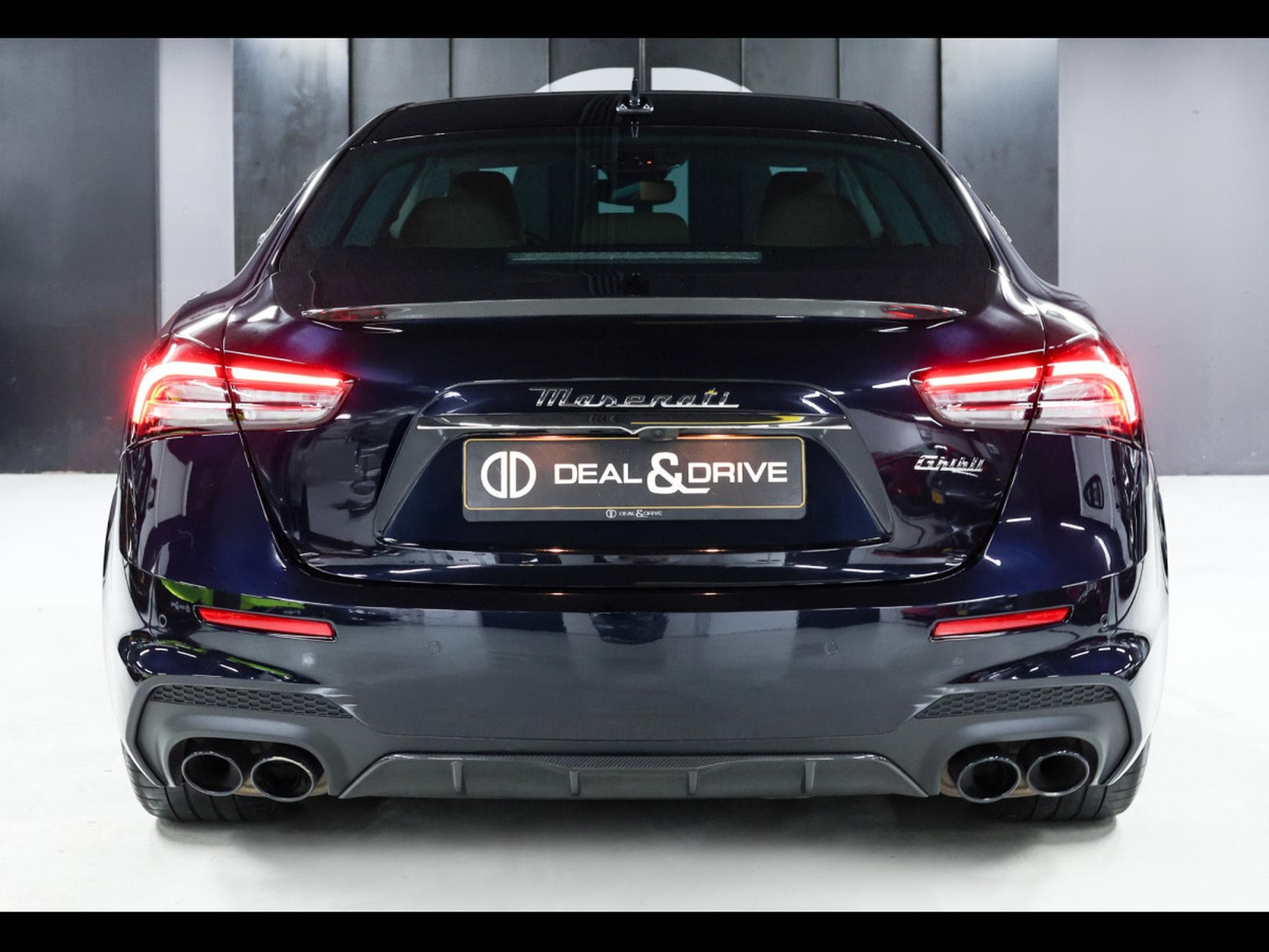 Maserati Ghibli TROFEO 3.8 V8 RWD (580 CH) – CARBON PACK INT / EXT (2023) - Photo 4
