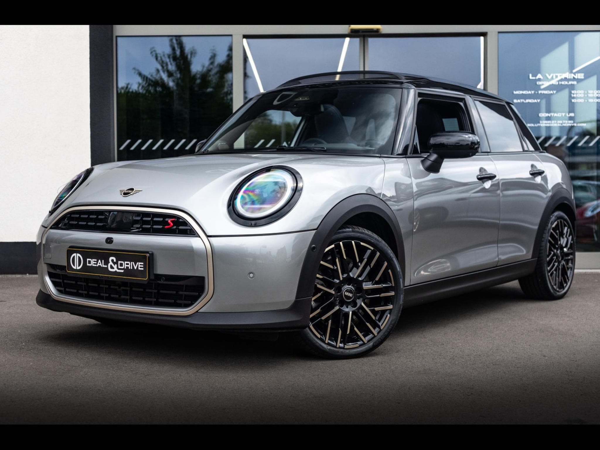 Mini Cooper S 5 PORTES AUTO FAVOURED TRIM - PACK XL - MELTING SILVER III (2025) - Photo 1