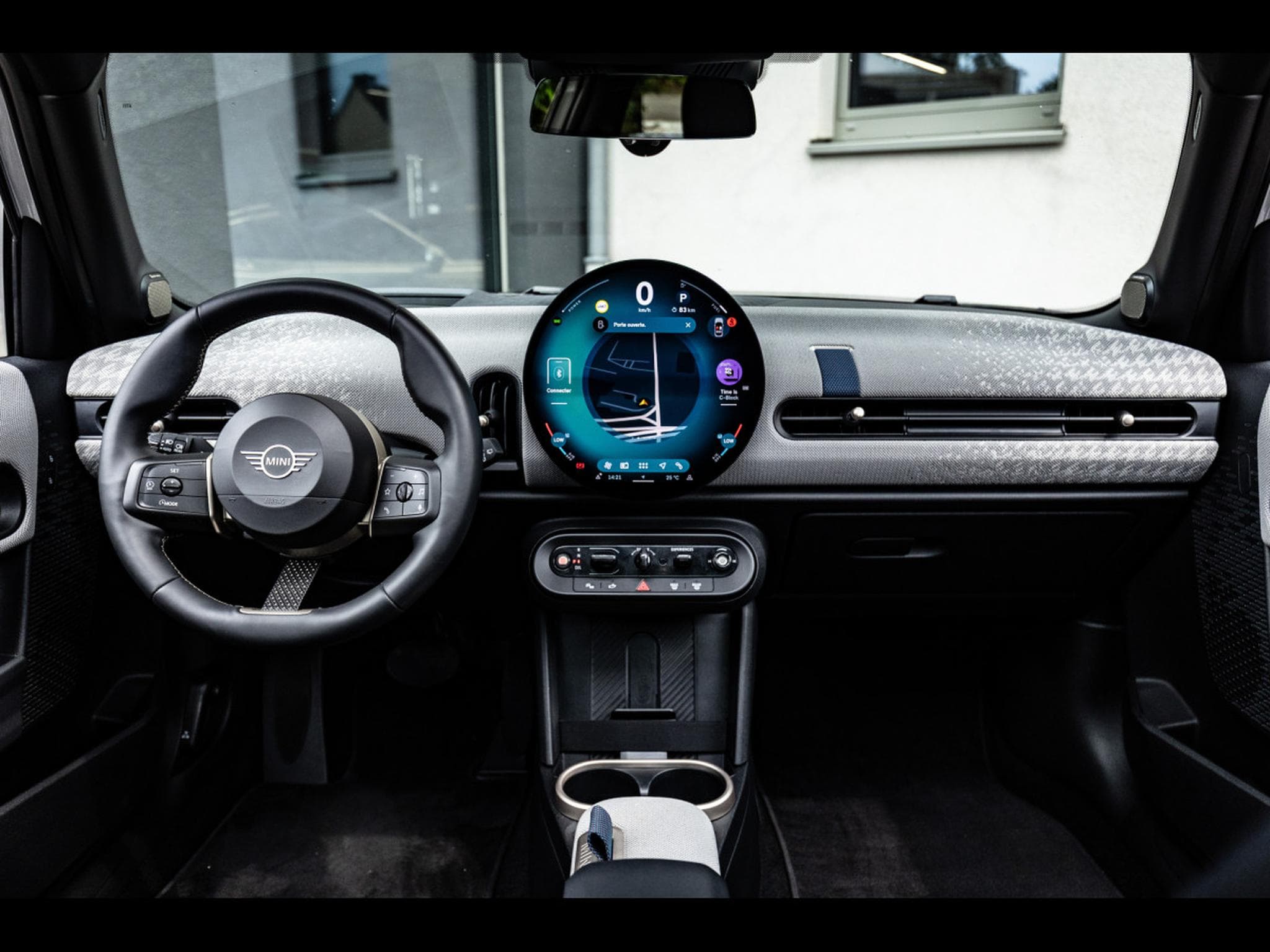 Mini Cooper S 5 PORTES AUTO FAVOURED TRIM - PACK XL - MELTING SILVER III (2025) - Photo 14