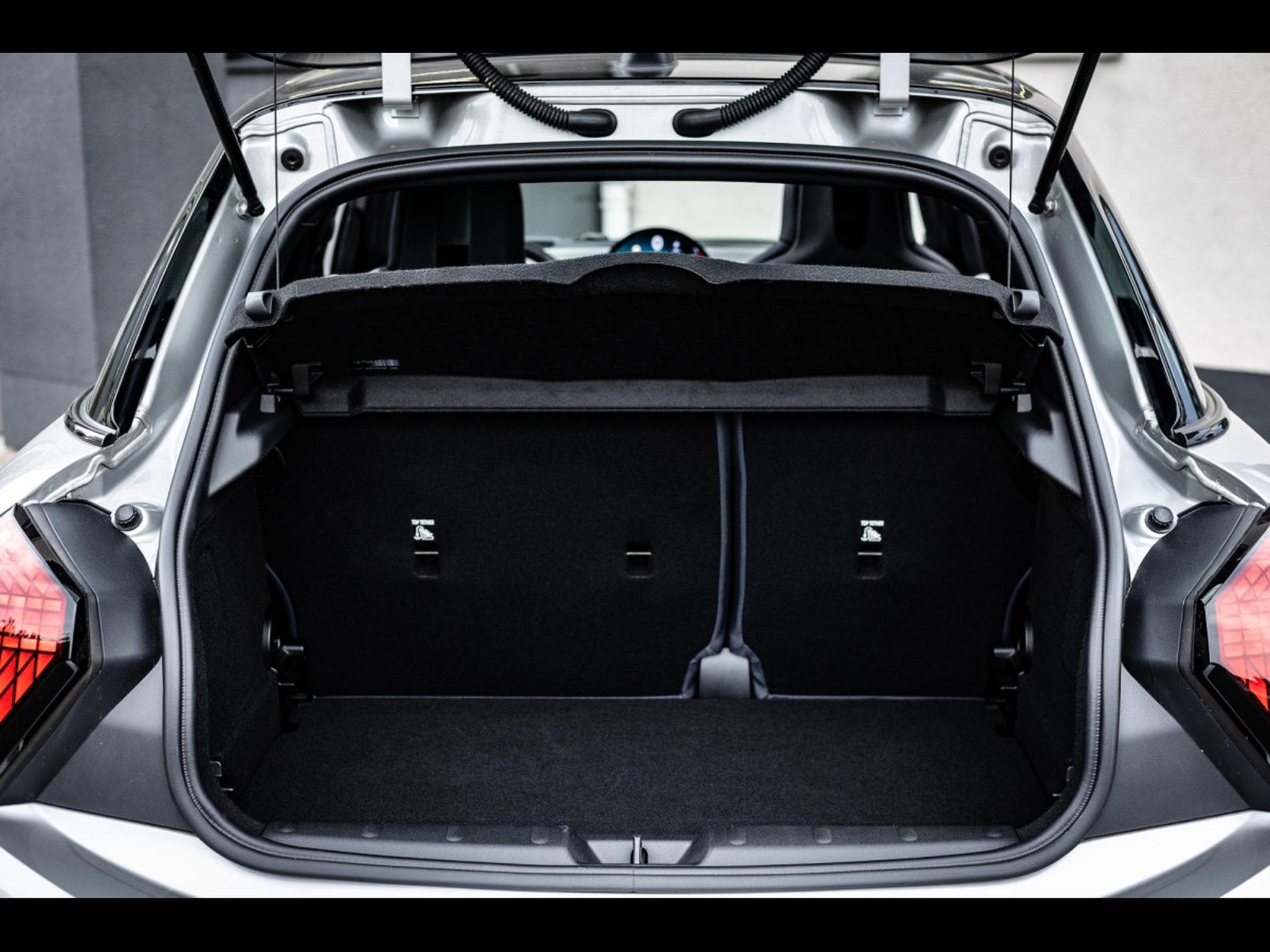 Mini Cooper S 5 PORTES AUTO FAVOURED TRIM - PACK XL - MELTING SILVER III (2025) - Photo 15
