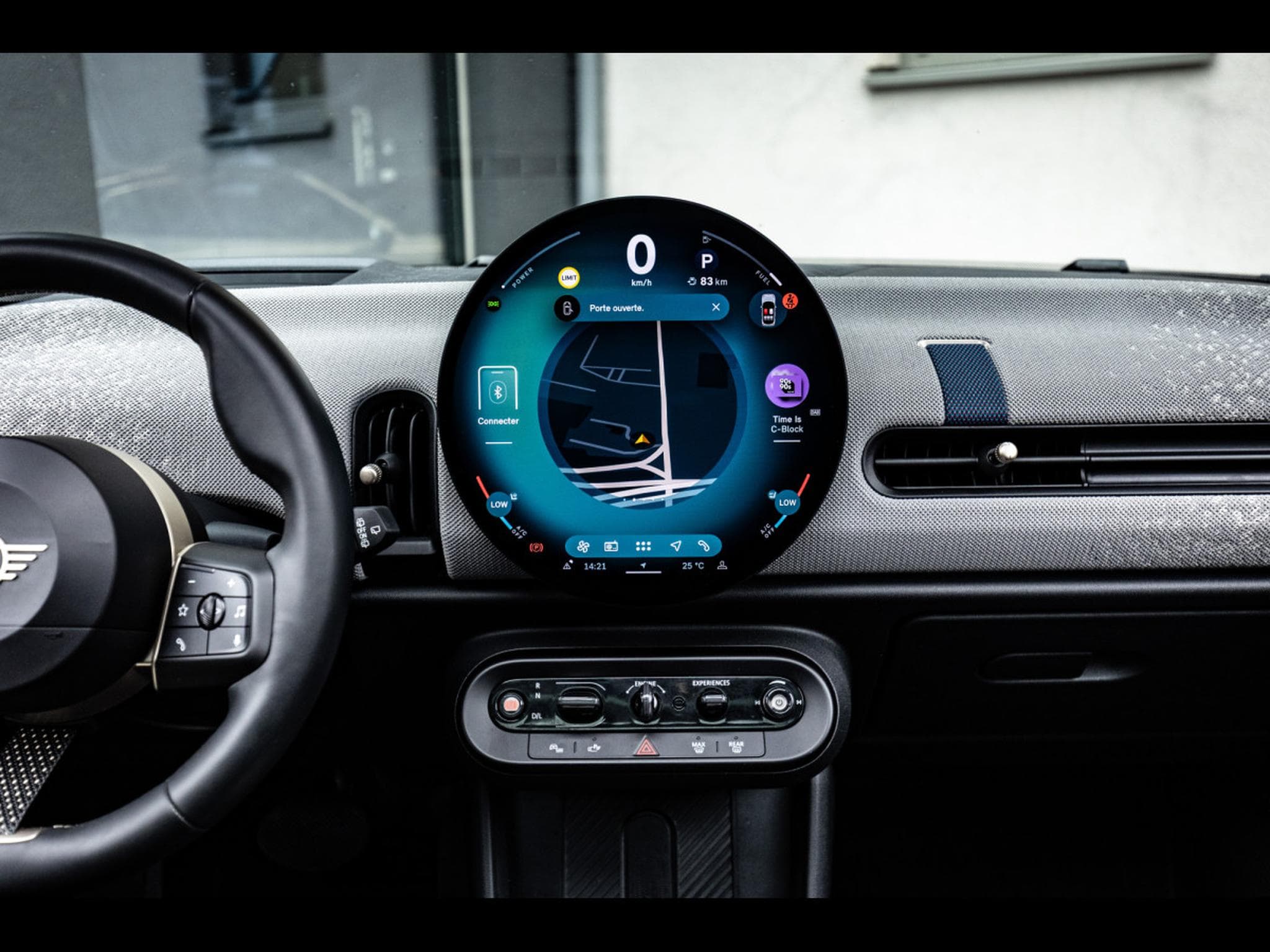 Mini Cooper S 5 PORTES AUTO FAVOURED TRIM - PACK XL - MELTING SILVER III (2025) - Photo 19