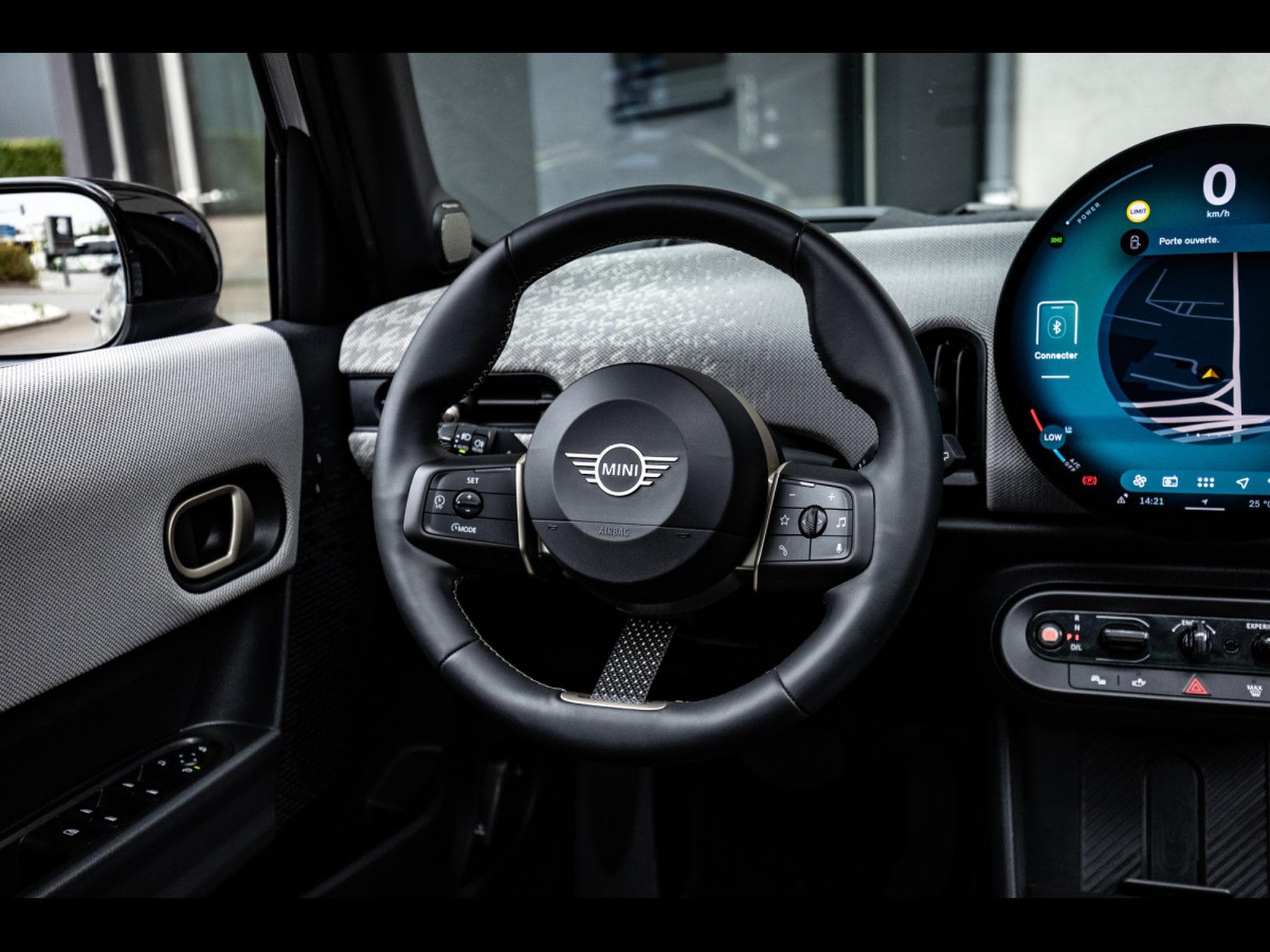 Mini Cooper S 5 PORTES AUTO FAVOURED TRIM - PACK XL - MELTING SILVER III (2025) - Photo 20