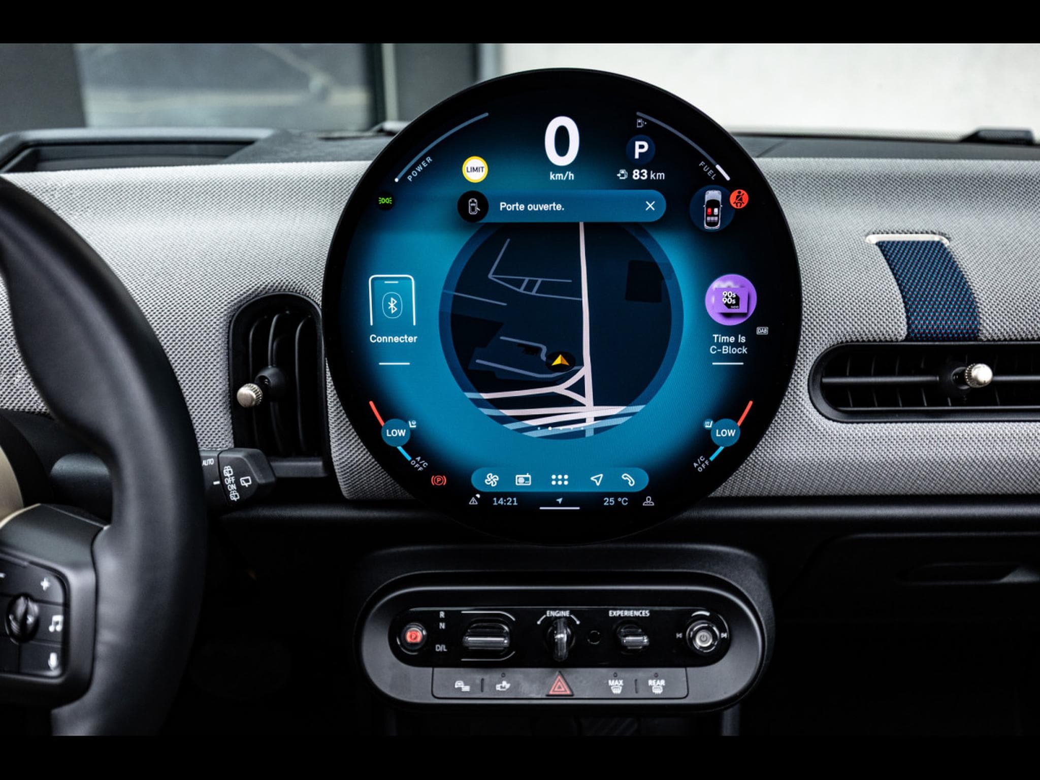 Mini Cooper S 5 PORTES AUTO FAVOURED TRIM - PACK XL - MELTING SILVER III (2025) - Photo 21