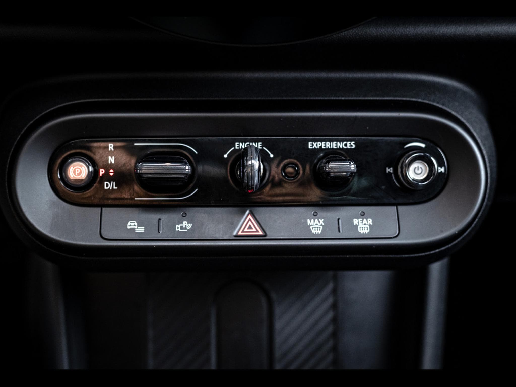 Mini Cooper S 5 PORTES AUTO FAVOURED TRIM - PACK XL - MELTING SILVER III (2025) - Photo 25
