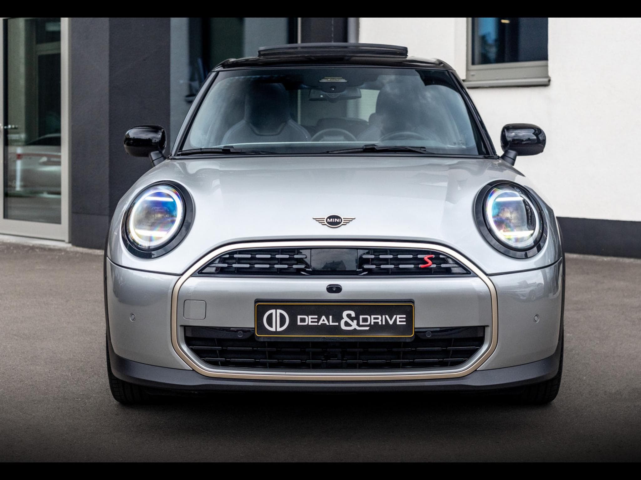 Mini Cooper S 5 PORTES AUTO FAVOURED TRIM - PACK XL - MELTING SILVER III (2025) - Photo 5
