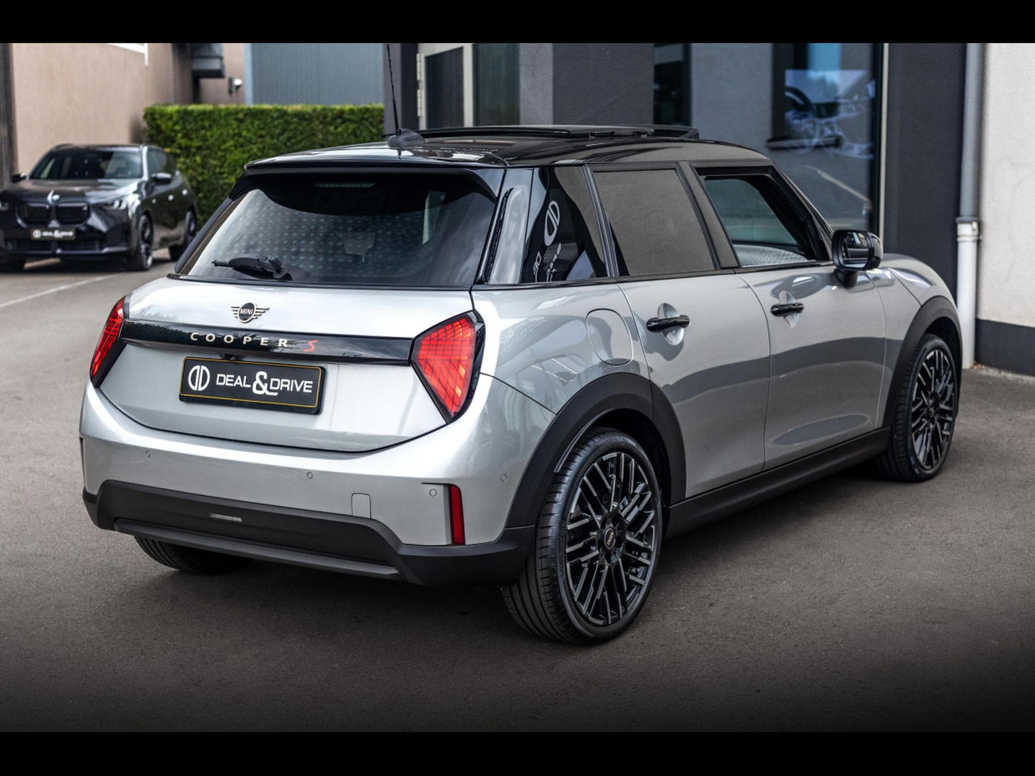 Mini Cooper S 5 PORTES AUTO FAVOURED TRIM - PACK XL - MELTING SILVER III (2025) - Photo 7