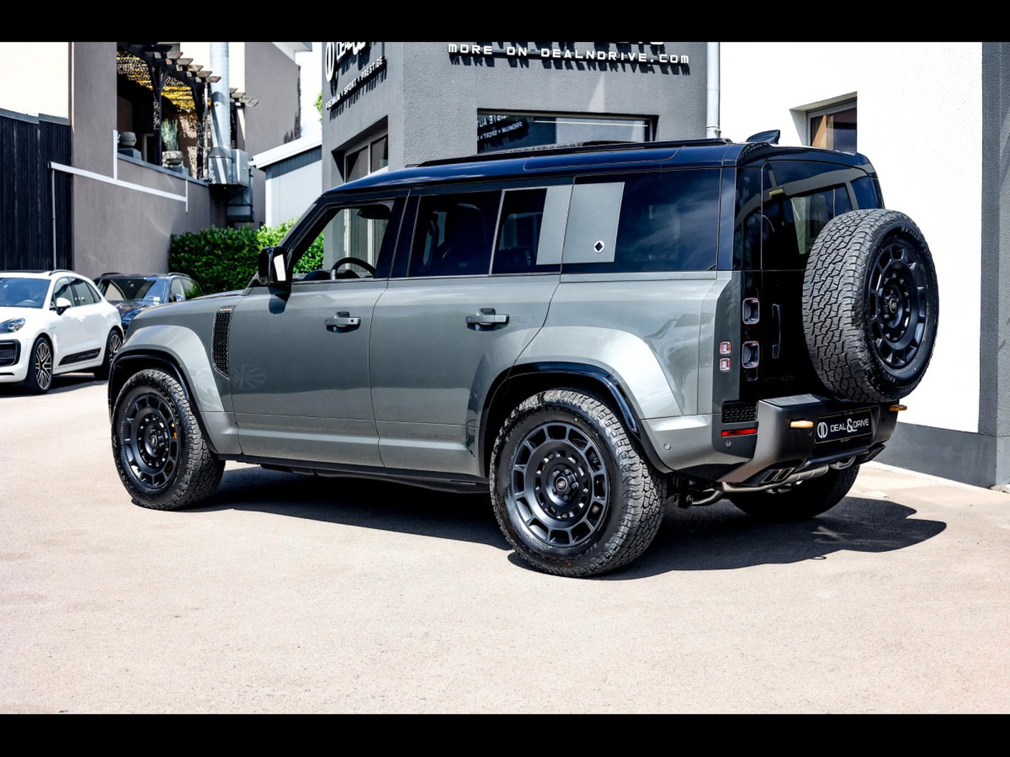 Land-Rover Defender 110 V8 P635 MHEV OCTA AWD EDITION ONE - FAROE GREEN - FULL S (2025) - Photo 3