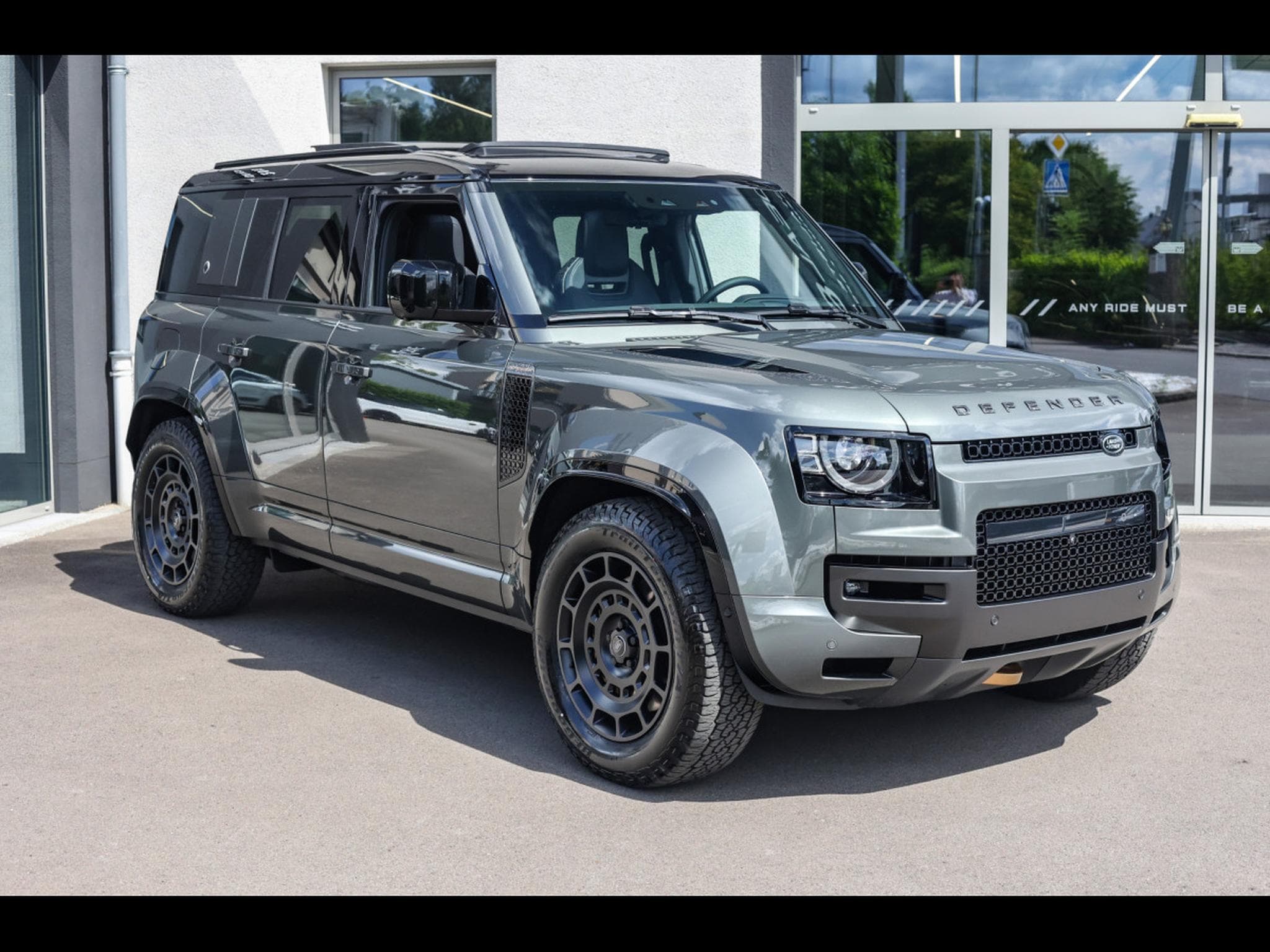 Land-Rover Defender 110 V8 P635 MHEV OCTA AWD EDITION ONE - FAROE GREEN - FULL S (2025) - Photo 6