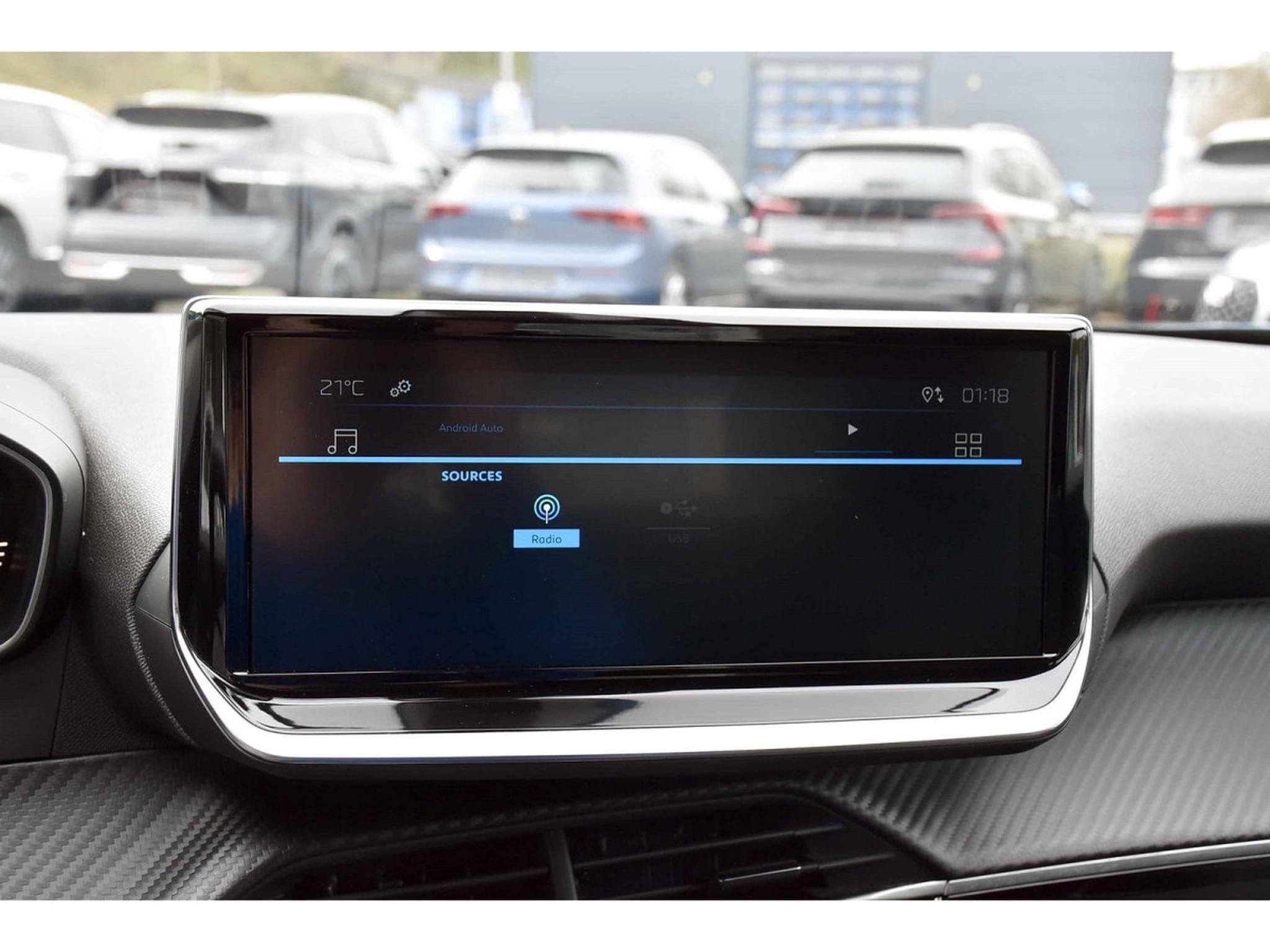 Peugeot 2008 1.2 Hybrid 145 e-DCS6 Style REGUL LANE PDC 1° MAIN (2025) - Photo 10
