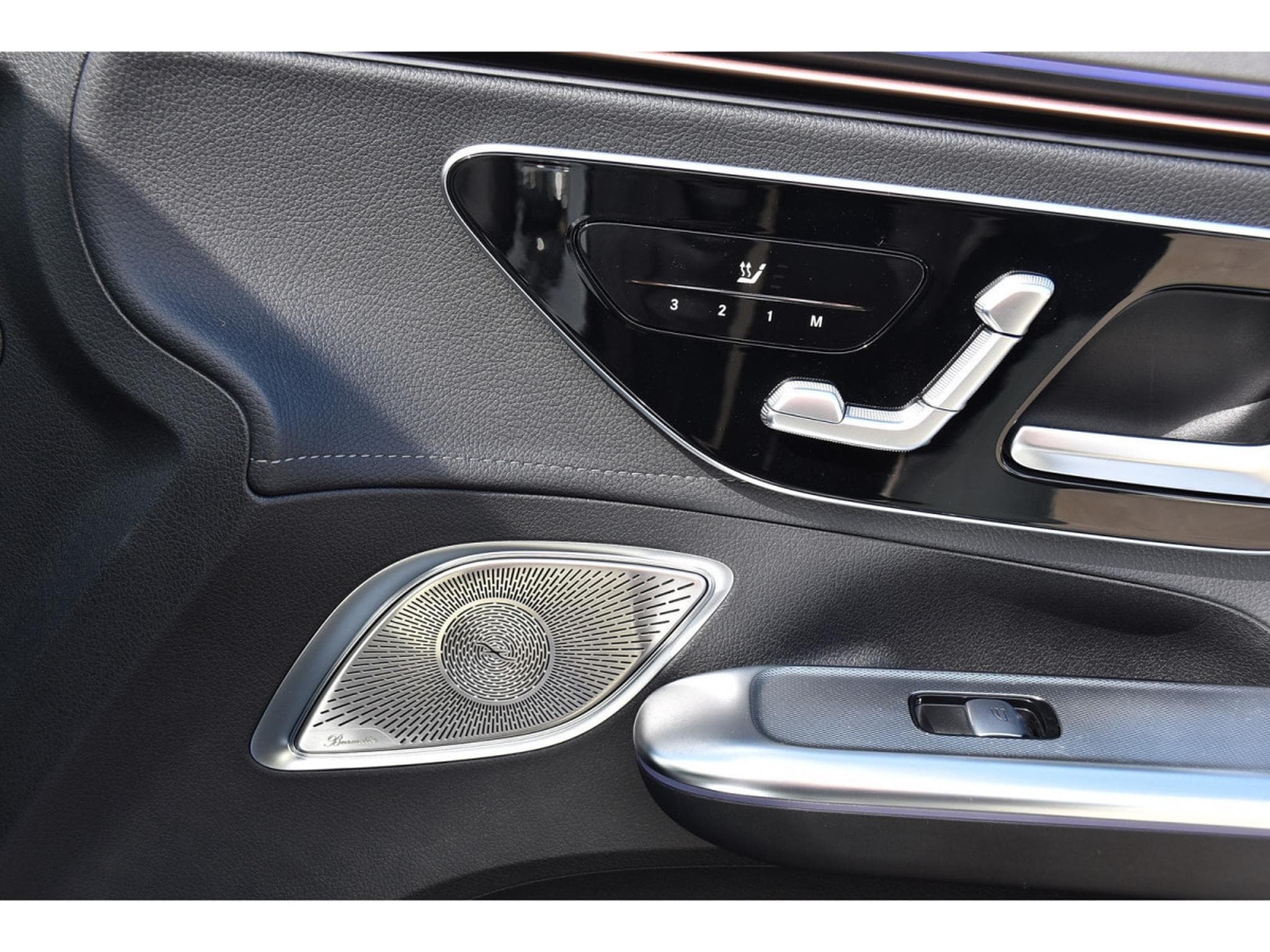 Mercedes EQE 300 AMG Line AIRMATIC DISTR CUIR MEMO PANO BURMESTER CAM360 (2025) - Photo 20