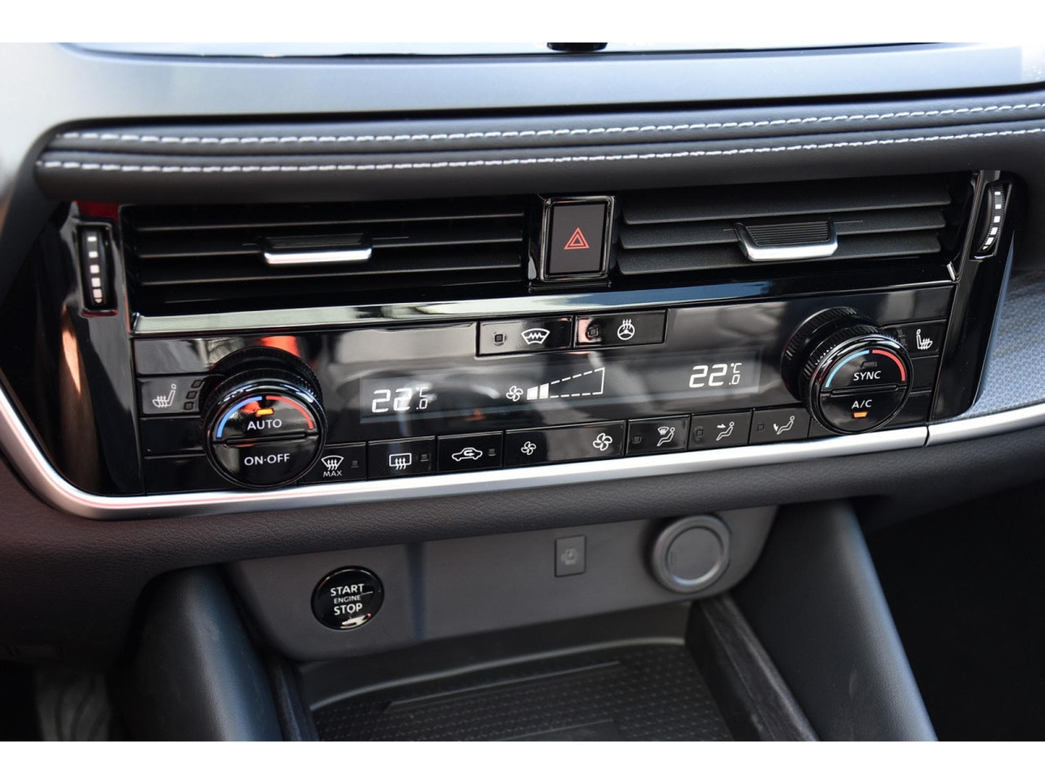 Nissan Qashqai 1.3 DIG-T MHEV Tekna Xtronic 4WD CUIR MEMO PANO CAM360 NEUF (2026) - Photo 16